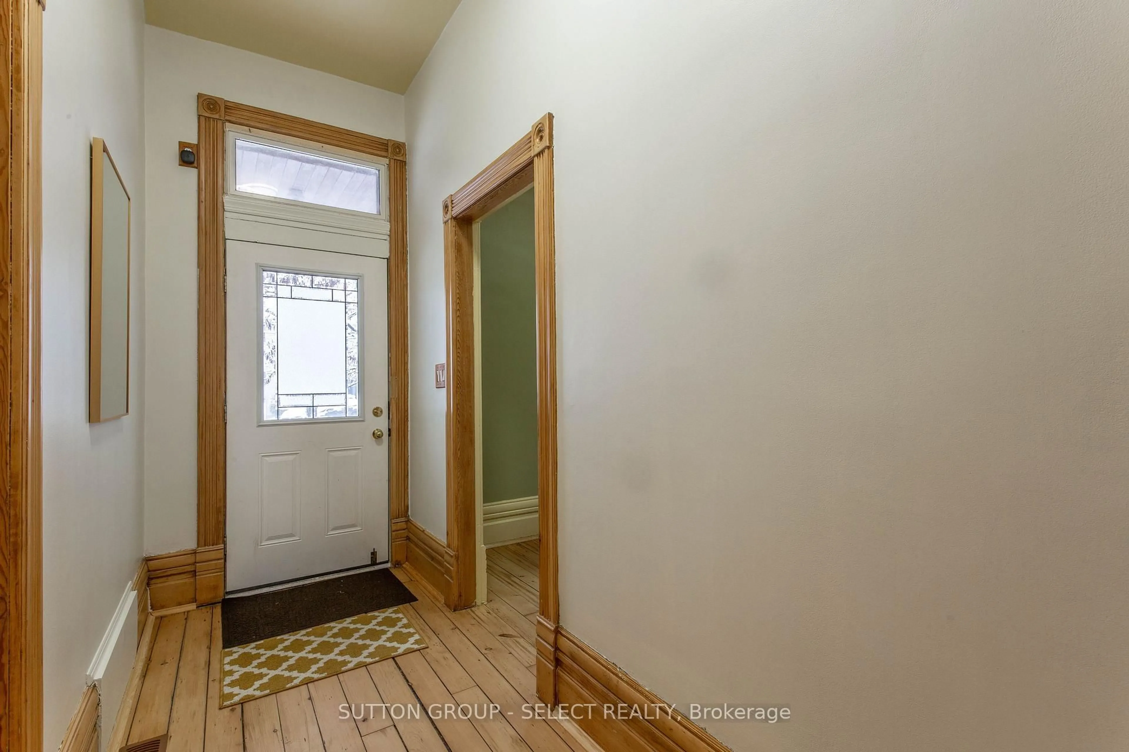 Indoor entryway for 10 Orchard St, London South Ontario N6J 2R3