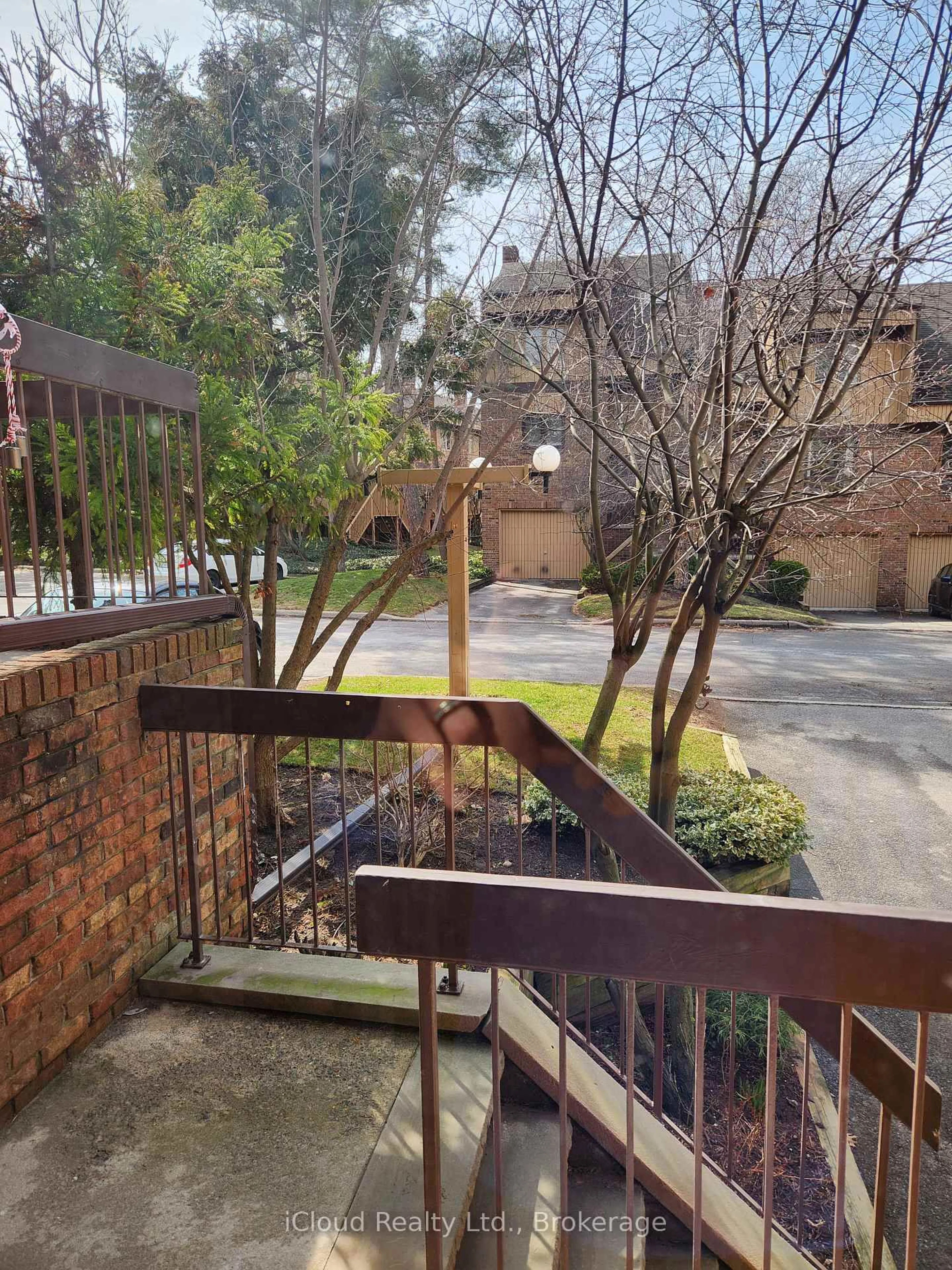 A pic from outside/outdoor area/front of a property/back of a property/a pic from drone, city buildings view from balcony for 178 Scott St #45, St. Catharines Ontario L2N 6Y5