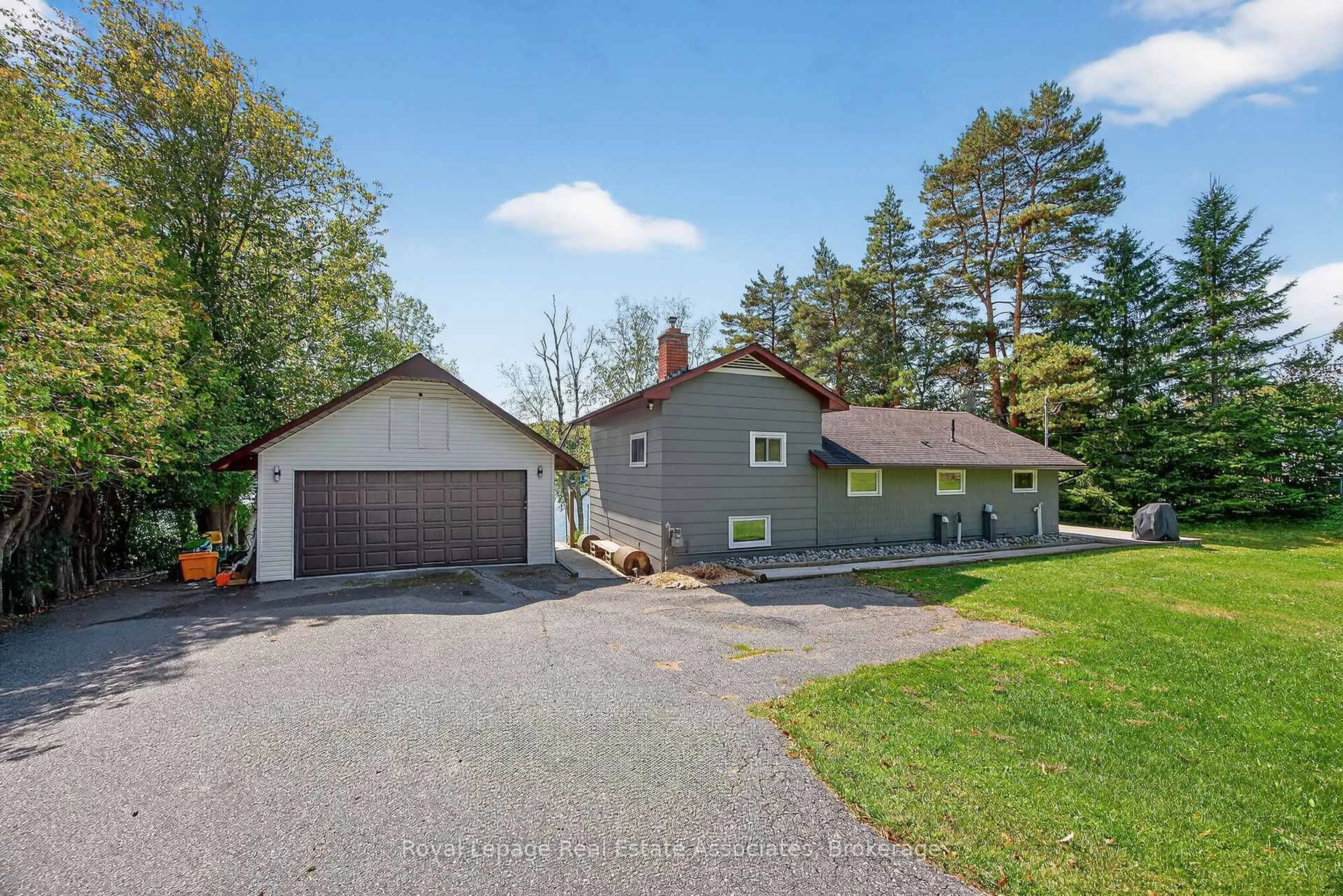 A pic from outside/outdoor area/front of a property/back of a property/a pic from drone, unknown for 389 Falcon Rd, Huntsville Ontario P1H 1N3