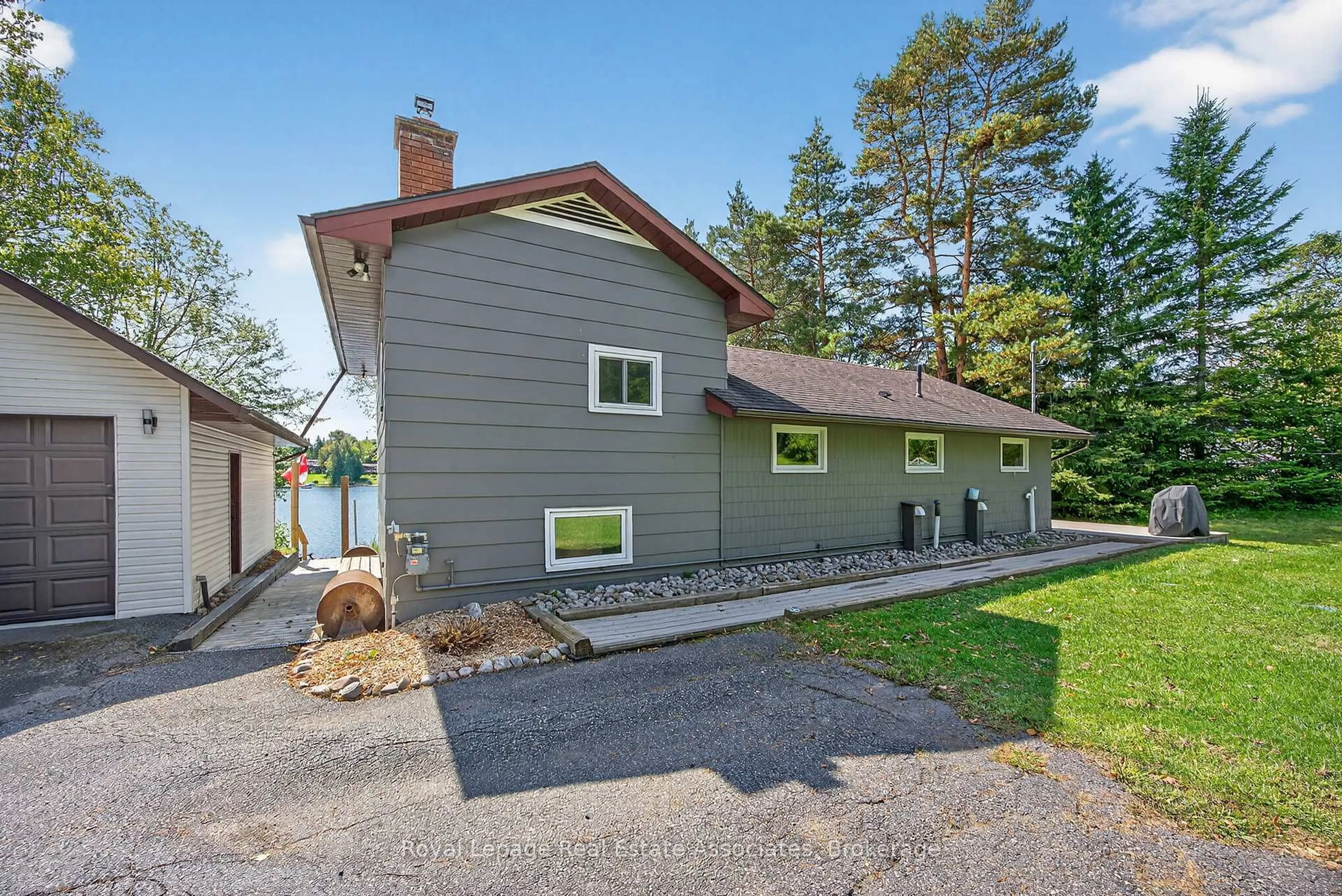 Unknown for 389 Falcon Rd, Huntsville Ontario P1H 1N3