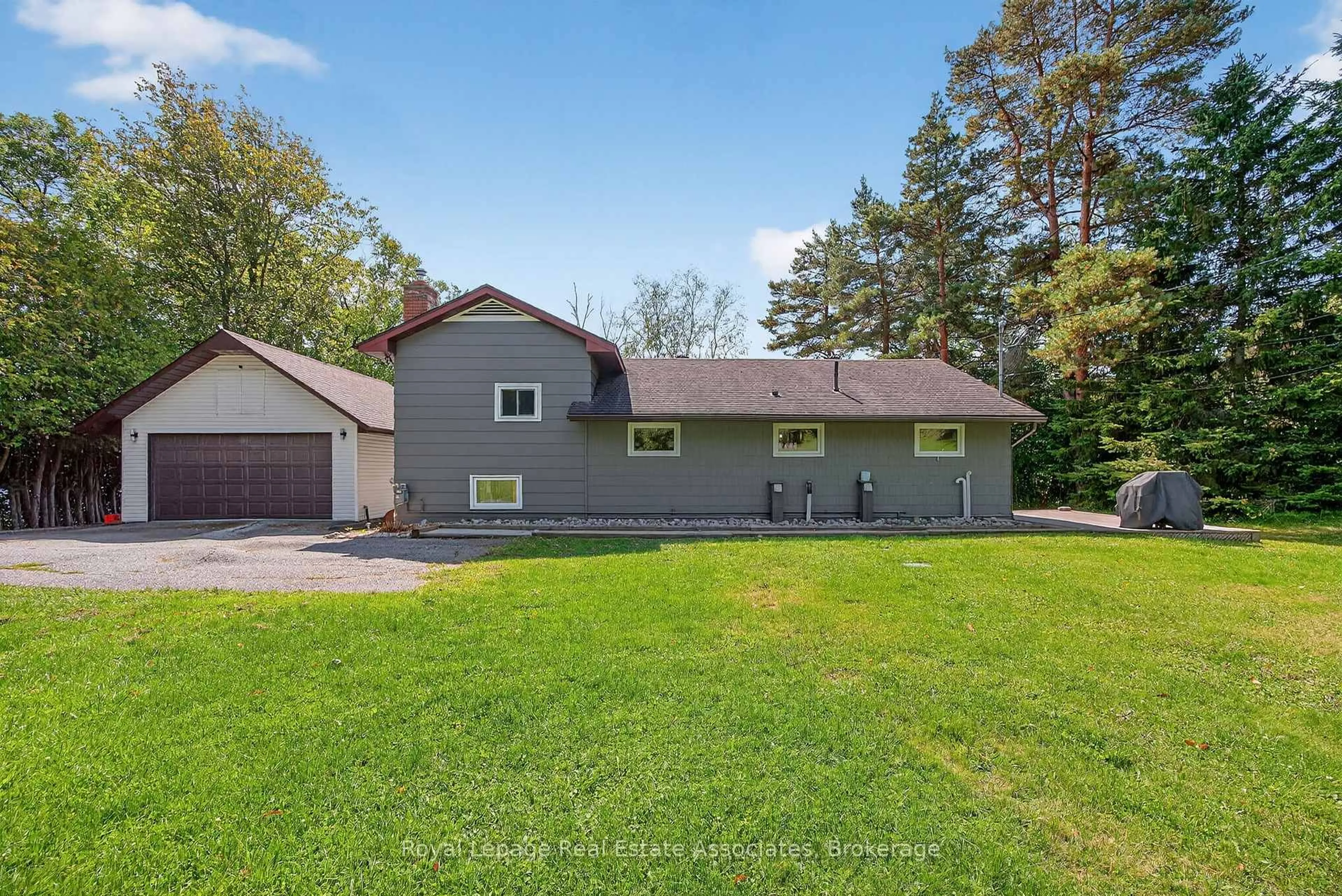 A pic from outside/outdoor area/front of a property/back of a property/a pic from drone, unknown for 389 Falcon Rd, Huntsville Ontario P1H 1N3