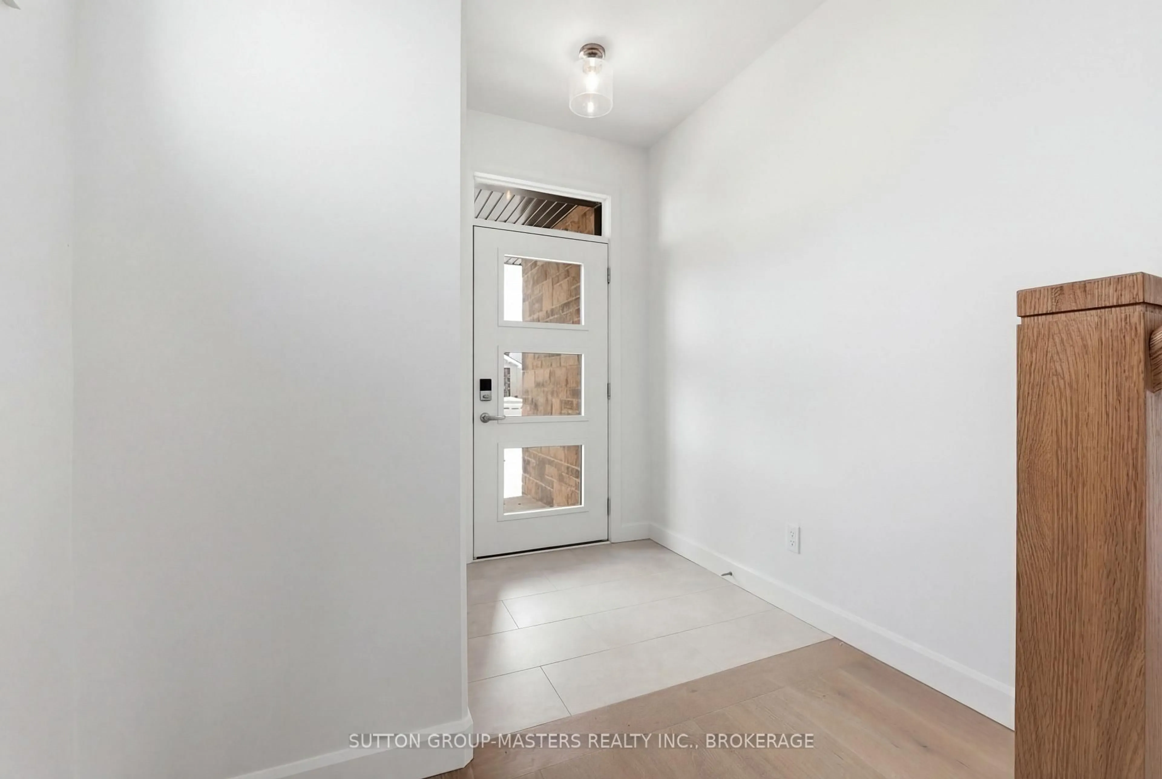 Indoor entryway for 218 Superior Dr, Loyalist Ontario K7N 0E5