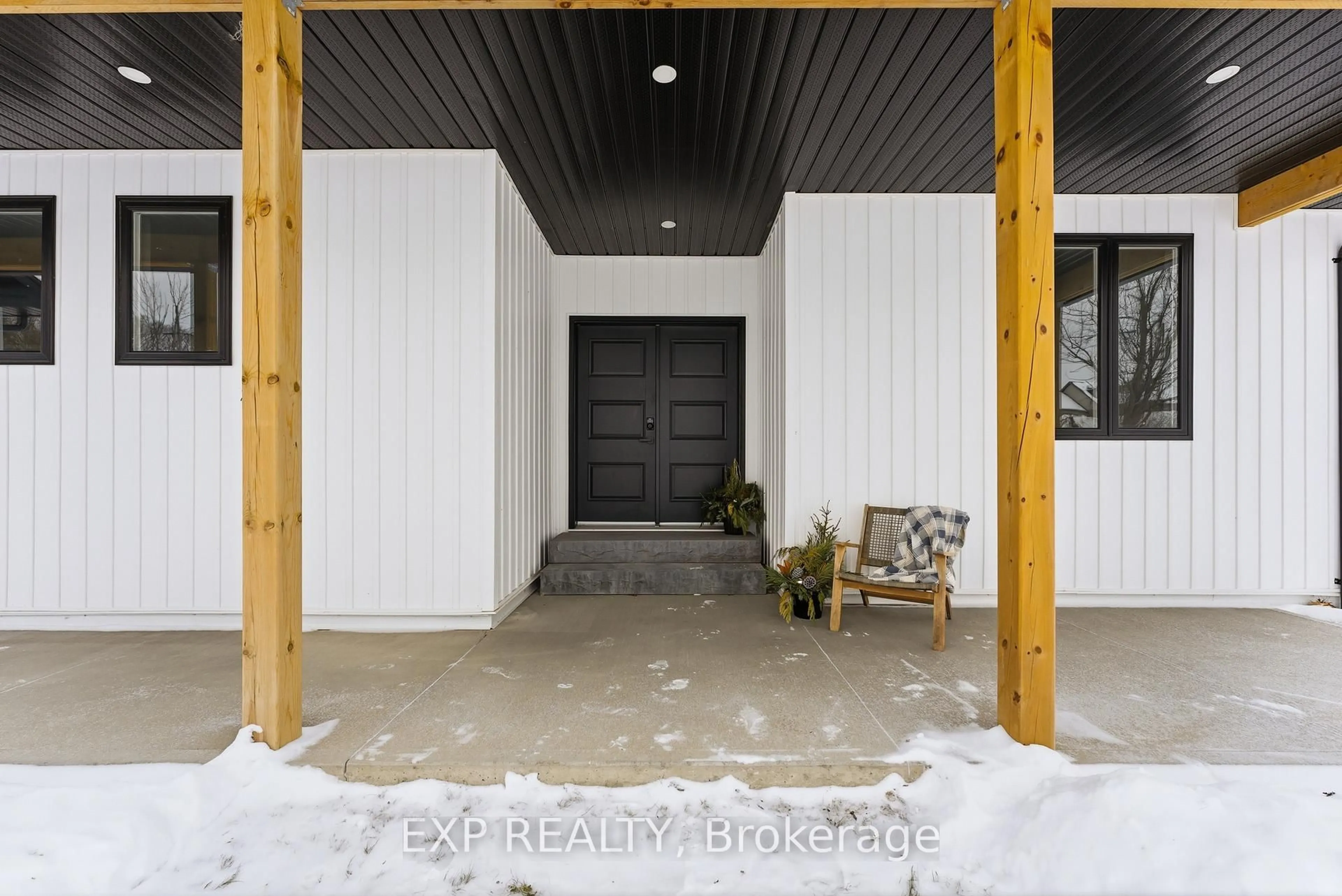 Indoor entryway for 171 Pine Hill Cres, Stirling Ontario K0K 3E0