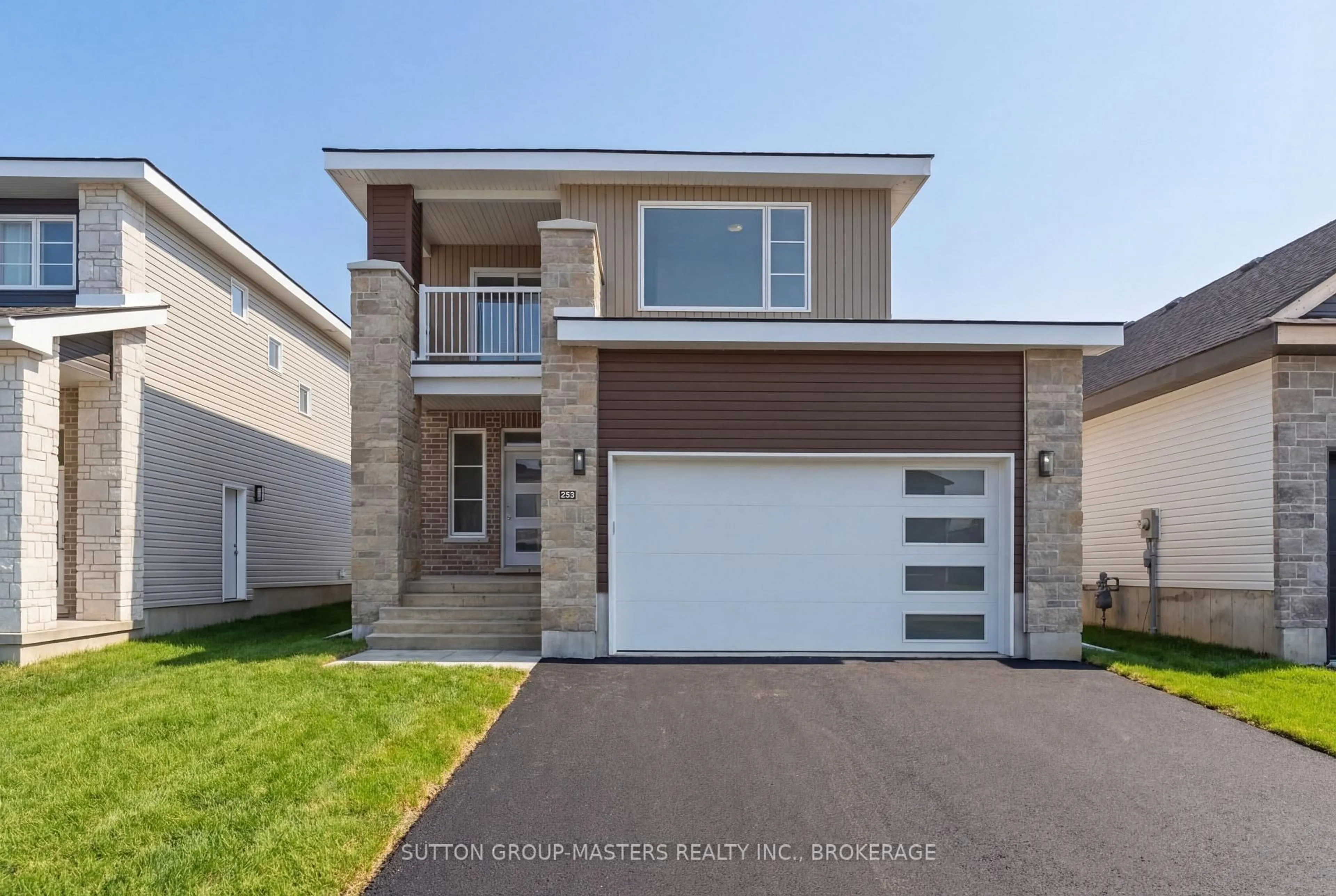 Home with vinyl exterior material, street for 253 Pratt Dr, Loyalist Ontario K7N 0E8