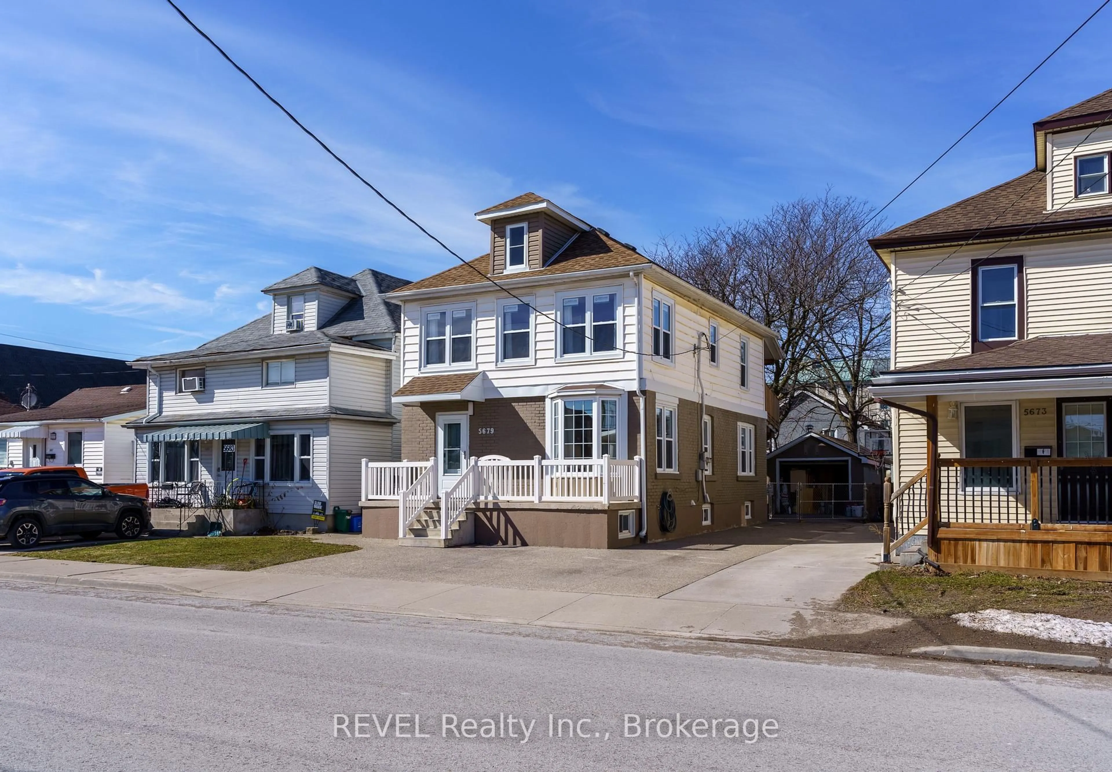 A pic from outside/outdoor area/front of a property/back of a property/a pic from drone, street for 5679 Desson Ave, Niagara Falls Ontario L2G 3T3