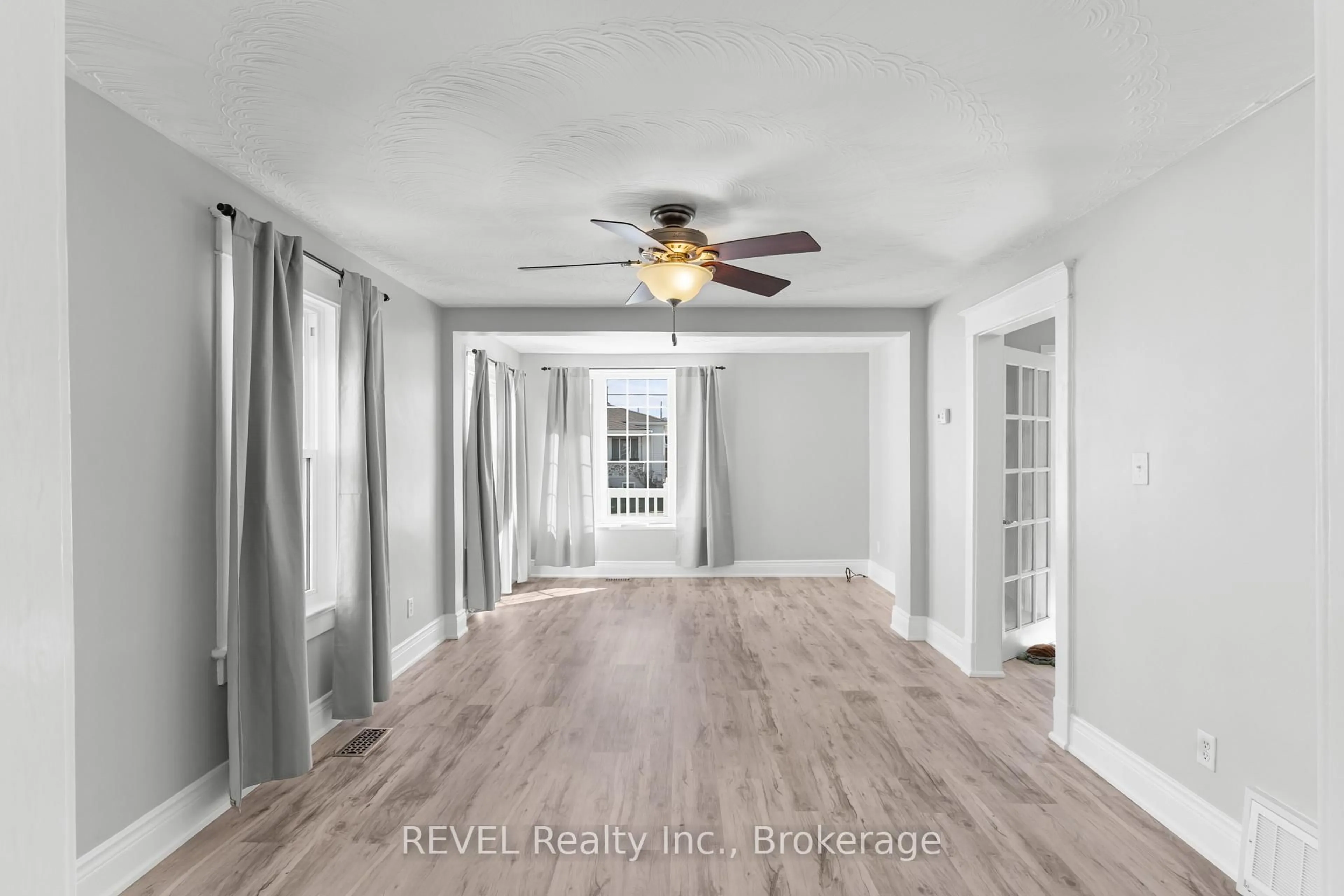 A pic of a room for 5679 Desson Ave, Niagara Falls Ontario L2G 3T3