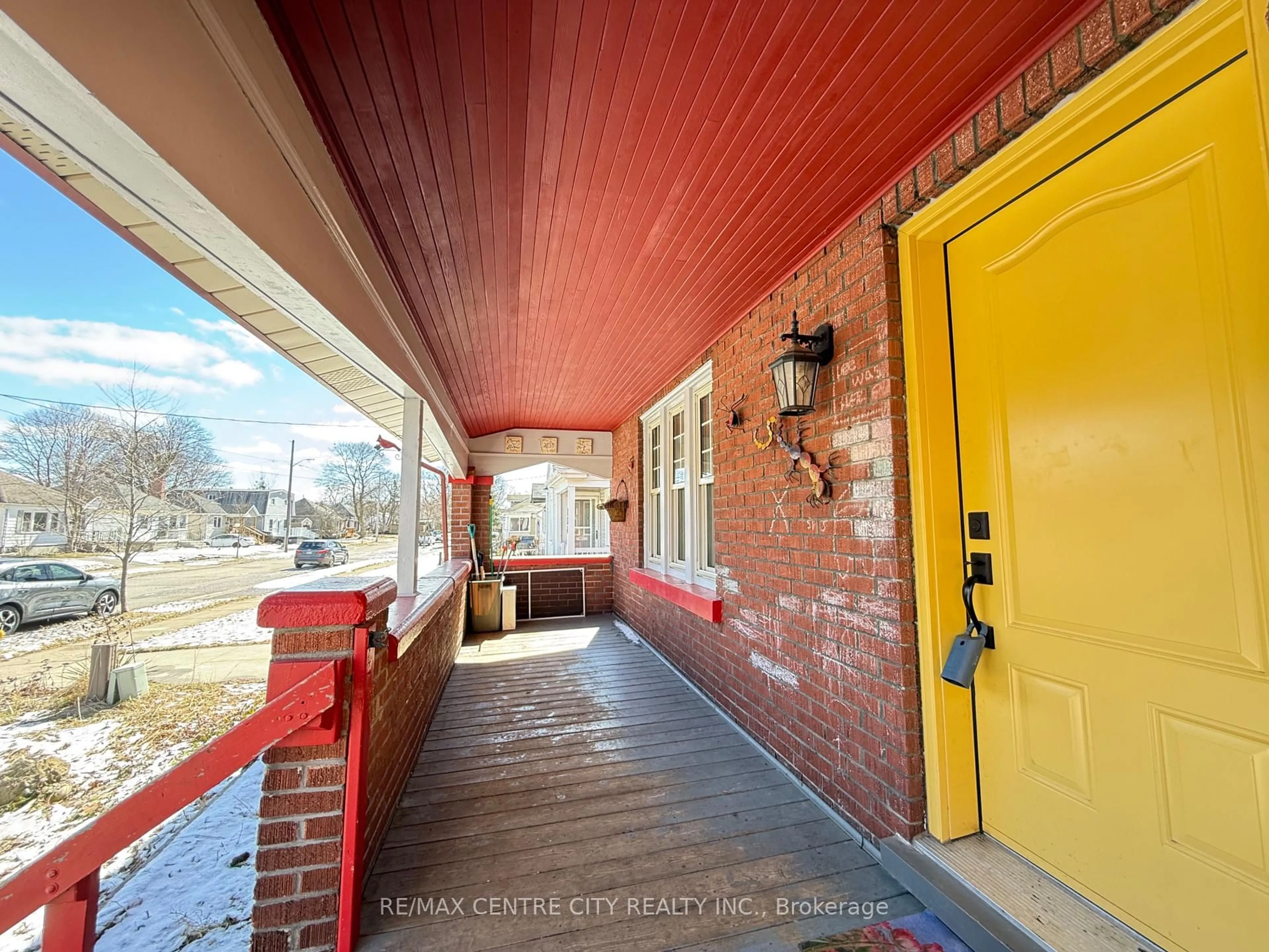 Indoor entryway for 133 Arundell St, London East Ontario N5Z 2K1