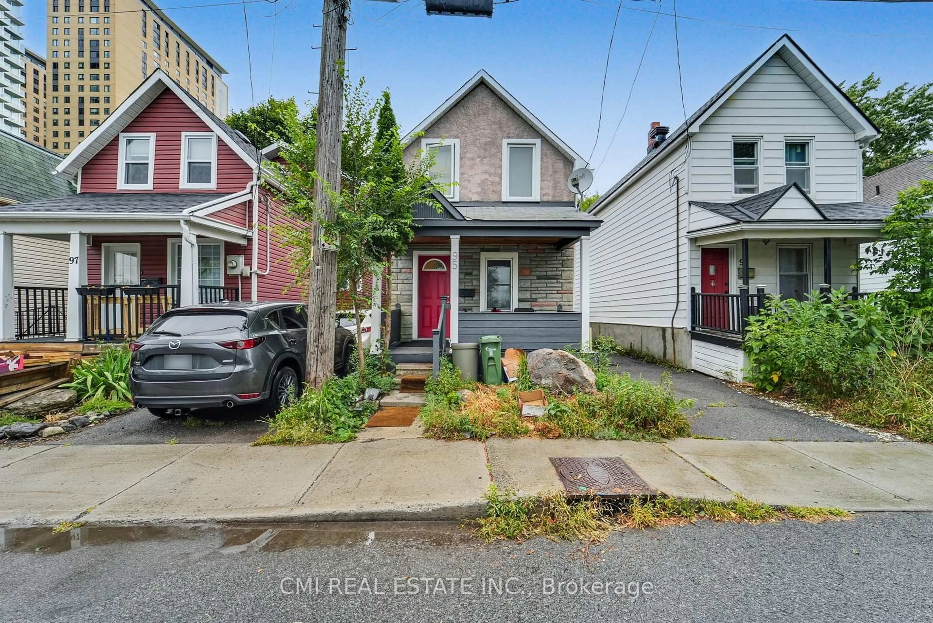 A pic from outside/outdoor area/front of a property/back of a property/a pic from drone, street for 95 Adeline St, Ottawa Ontario K1S 3L5