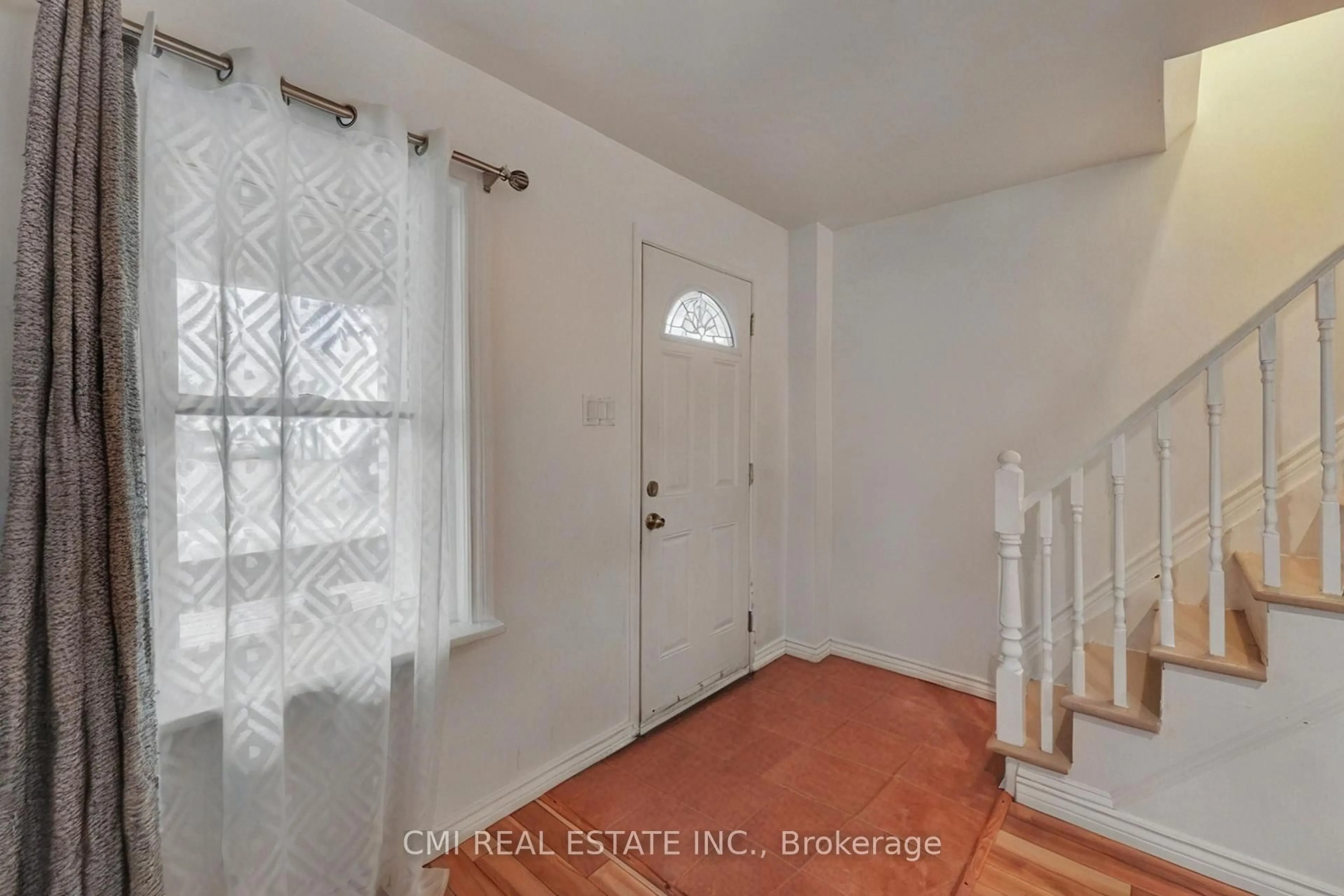 Indoor entryway for 95 Adeline St, Ottawa Ontario K1S 3L5