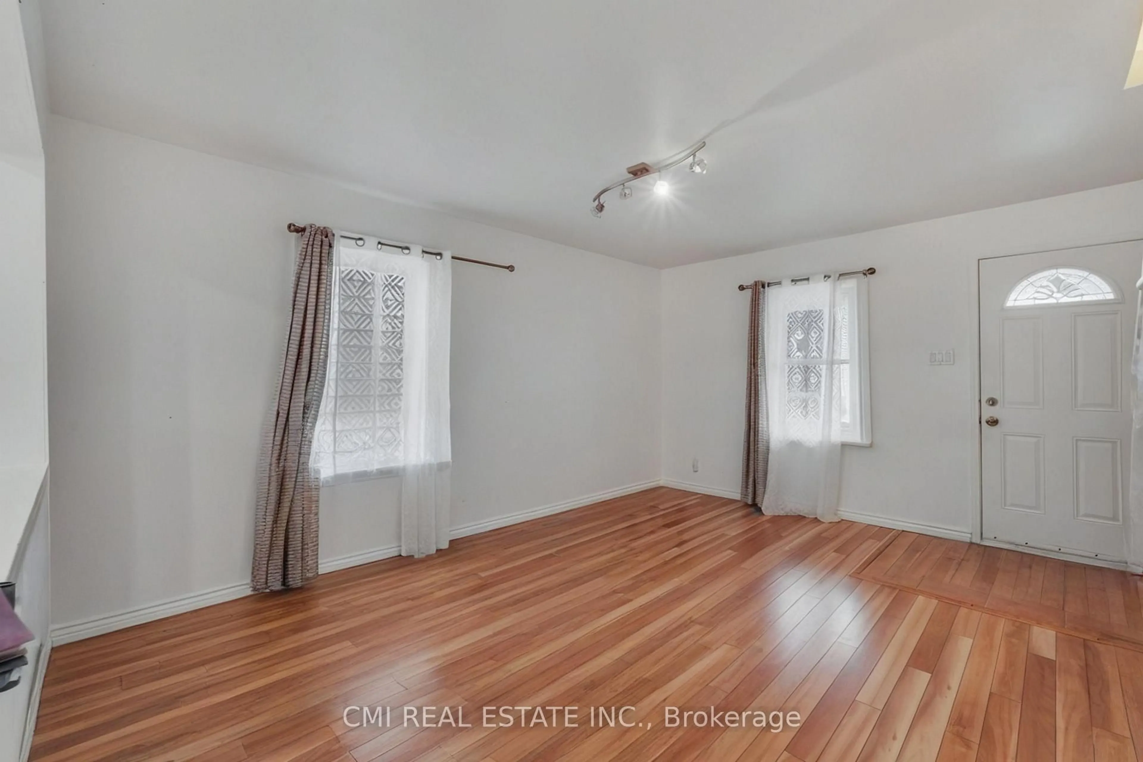 A pic of a room for 95 Adeline St, Ottawa Ontario K1S 3L5