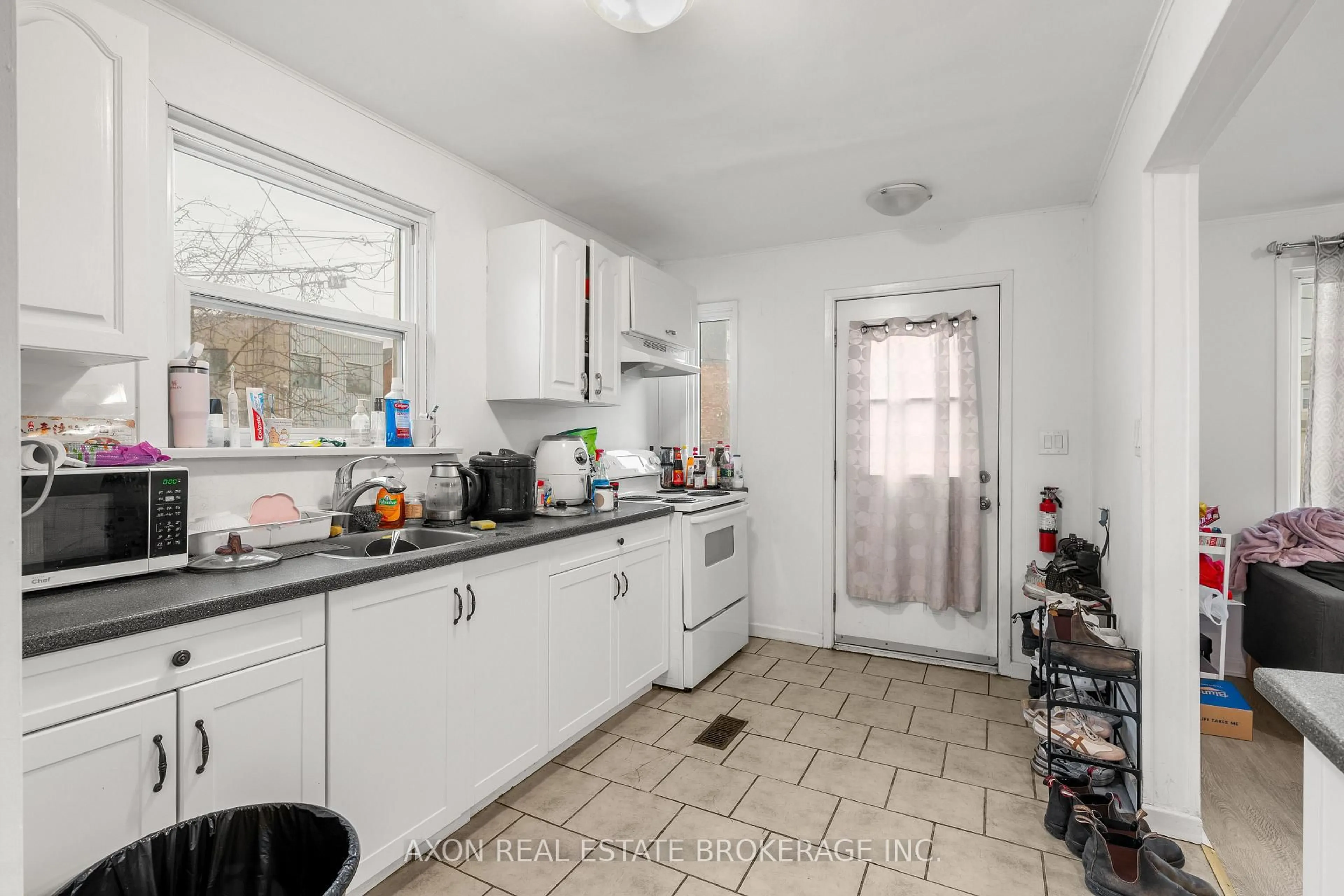 Standard kitchen, unknown for 426 Macdonnell St, Kingston Ontario K7L 4E4