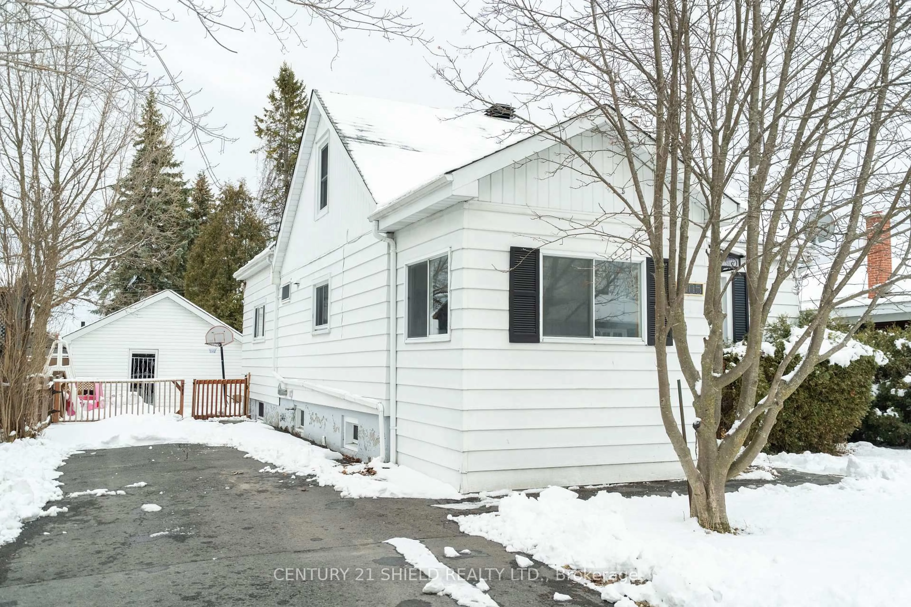 Unknown for 1005 Third St, Cornwall Ontario K6H 2E9