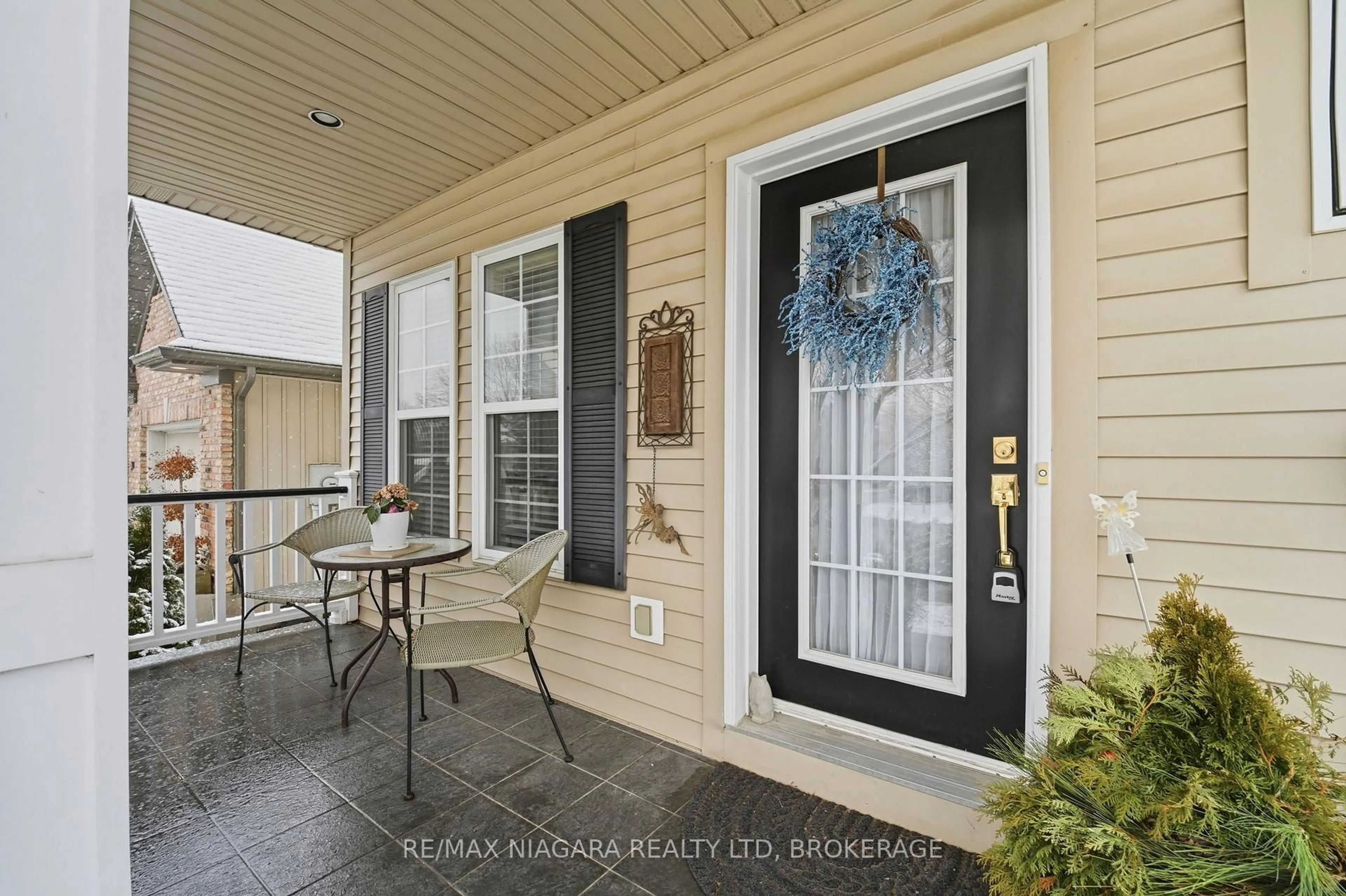 Indoor entryway for 41 Frontier Dr, Niagara-on-the-Lake Ontario L0S 1J0