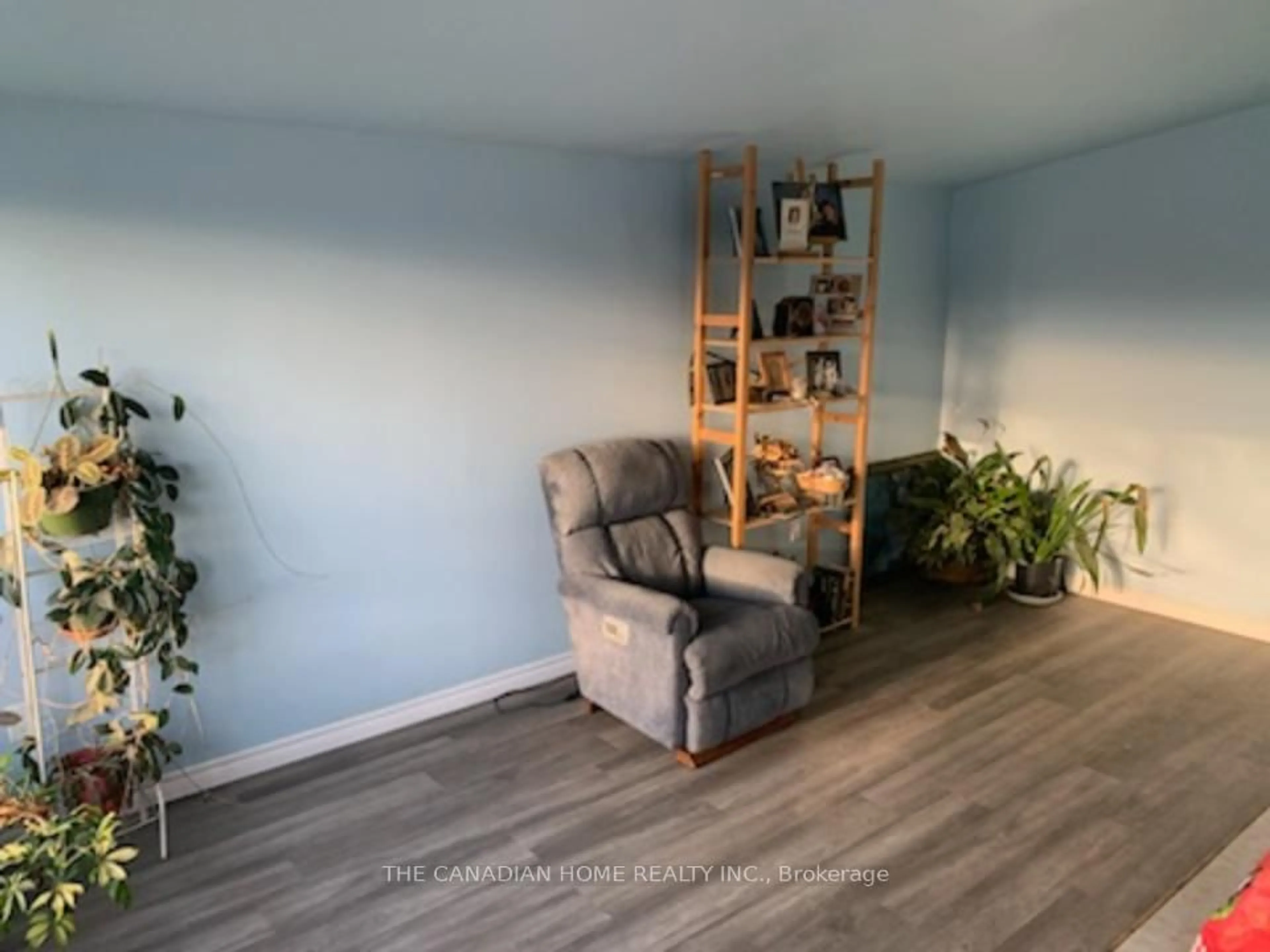 A pic of a room for 126 Lilacside Dr, Hamilton Ontario L8V 2L7