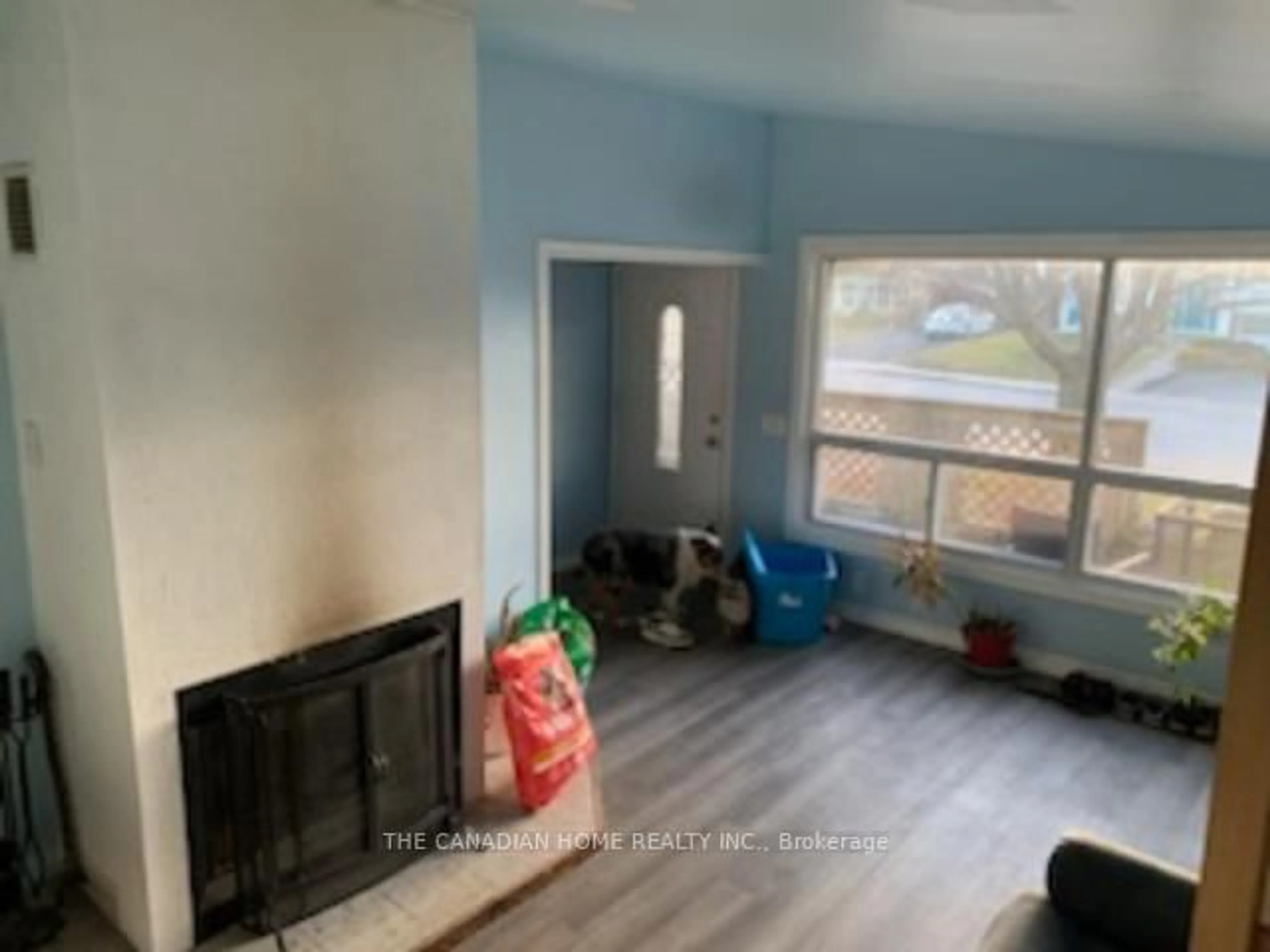 A pic of a room for 126 Lilacside Dr, Hamilton Ontario L8V 2L7