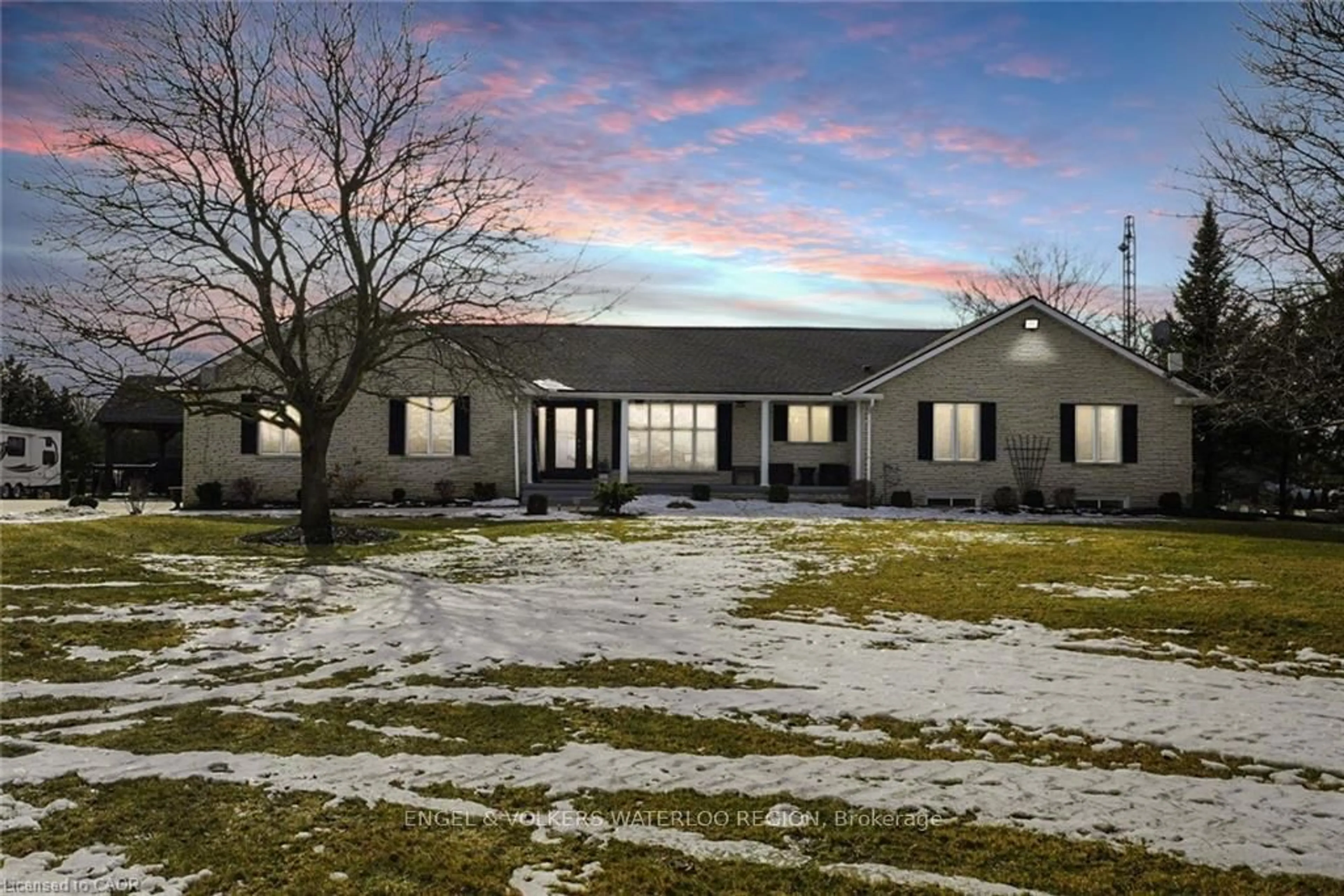 A pic from outside/outdoor area/front of a property/back of a property/a pic from drone, building for 195 Middleton Church Rd, Norfolk Ontario N4B 2W5