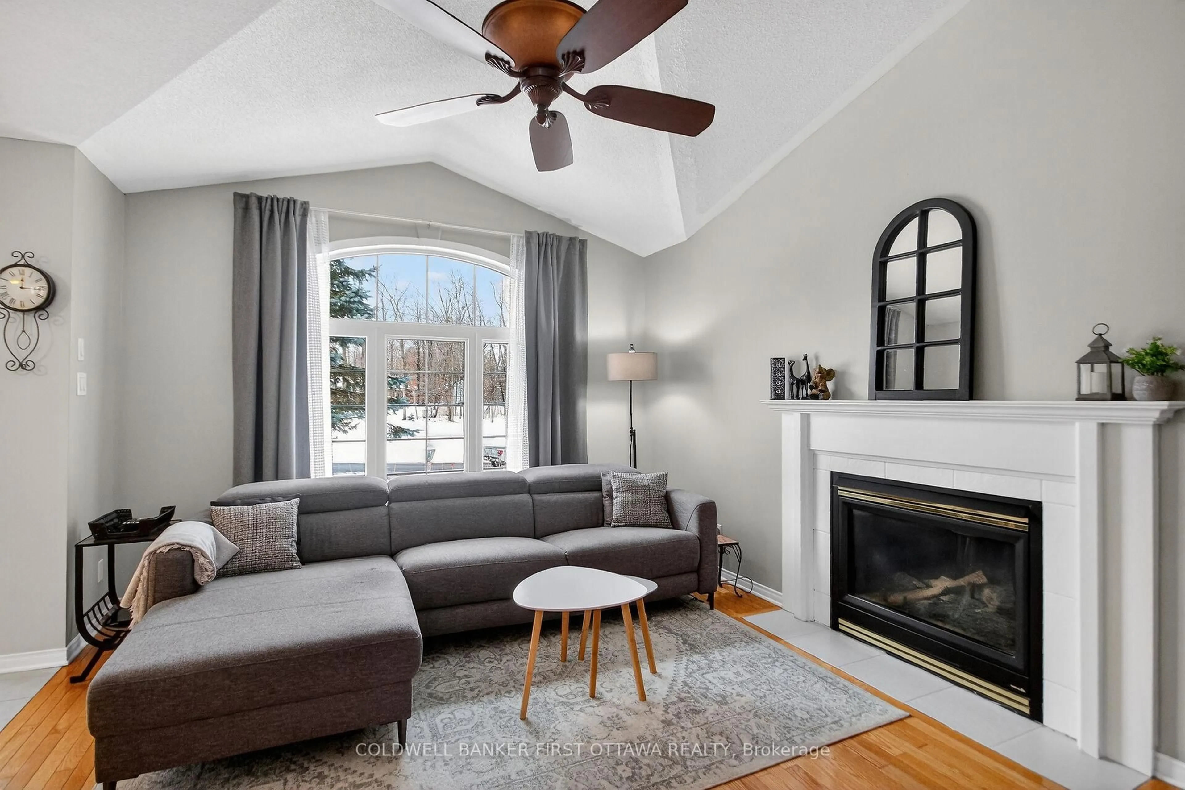 Living room with furniture, unknown for 2960 Ernside Cres, Cumberland Ontario K4C 1B6
