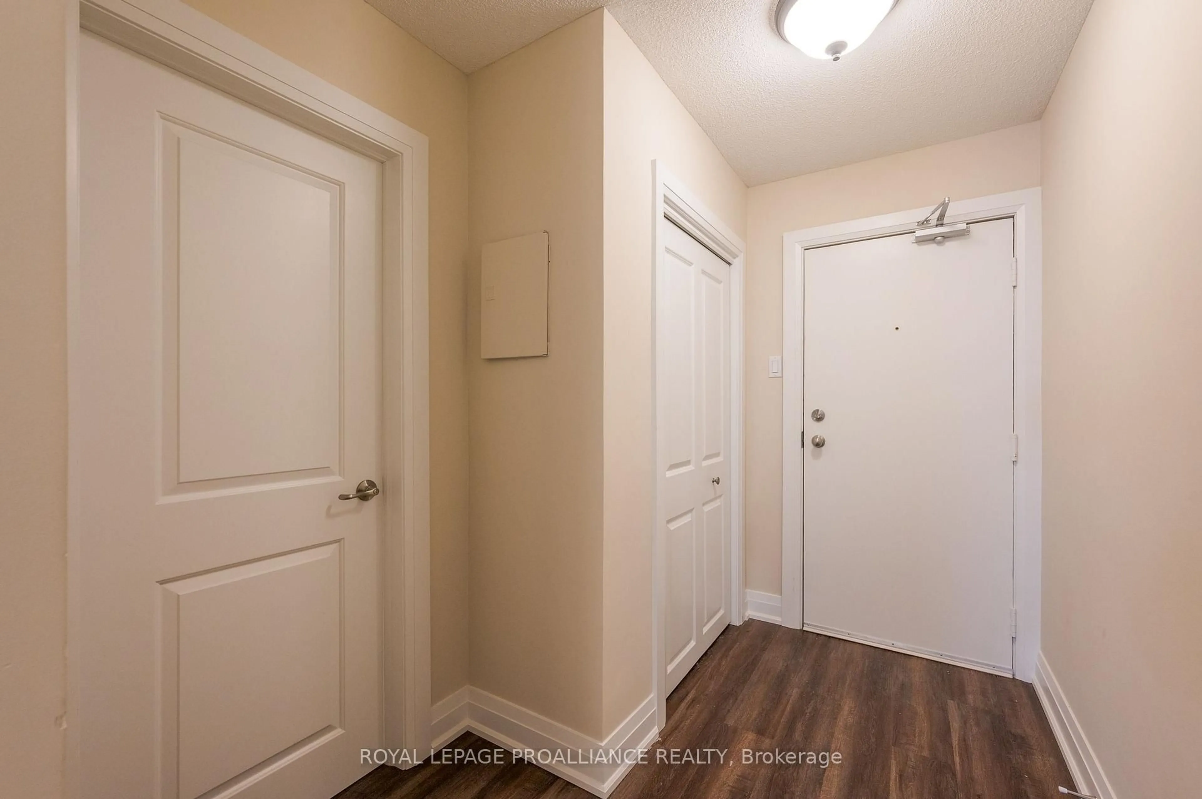 Indoor entryway for 26 Spencer St #212, Cobourg Ontario K9A 1C2