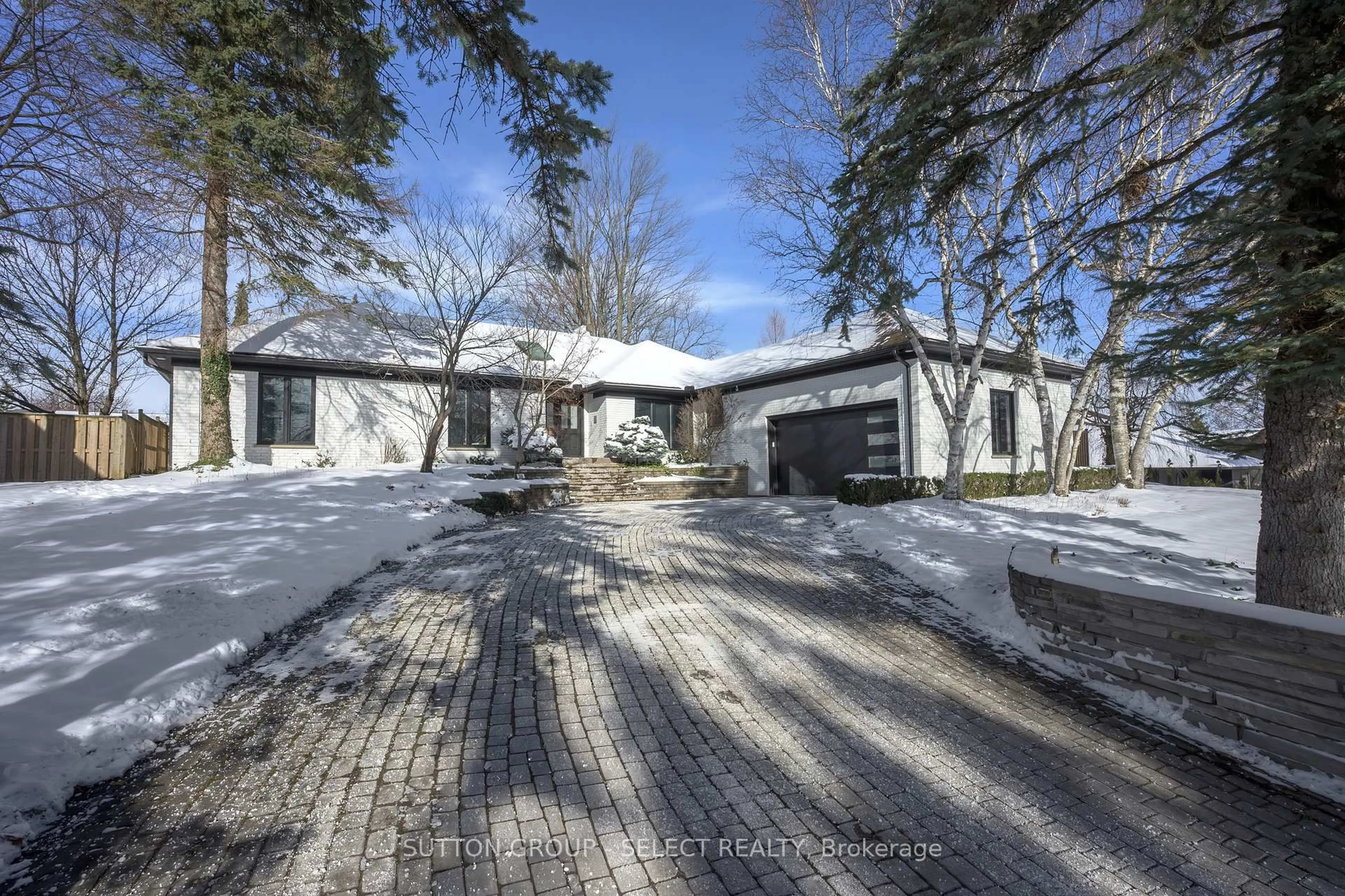 A pic from outside/outdoor area/front of a property/back of a property/a pic from drone, street for 288 Windermere Crt, London North Ontario N6G 4J5