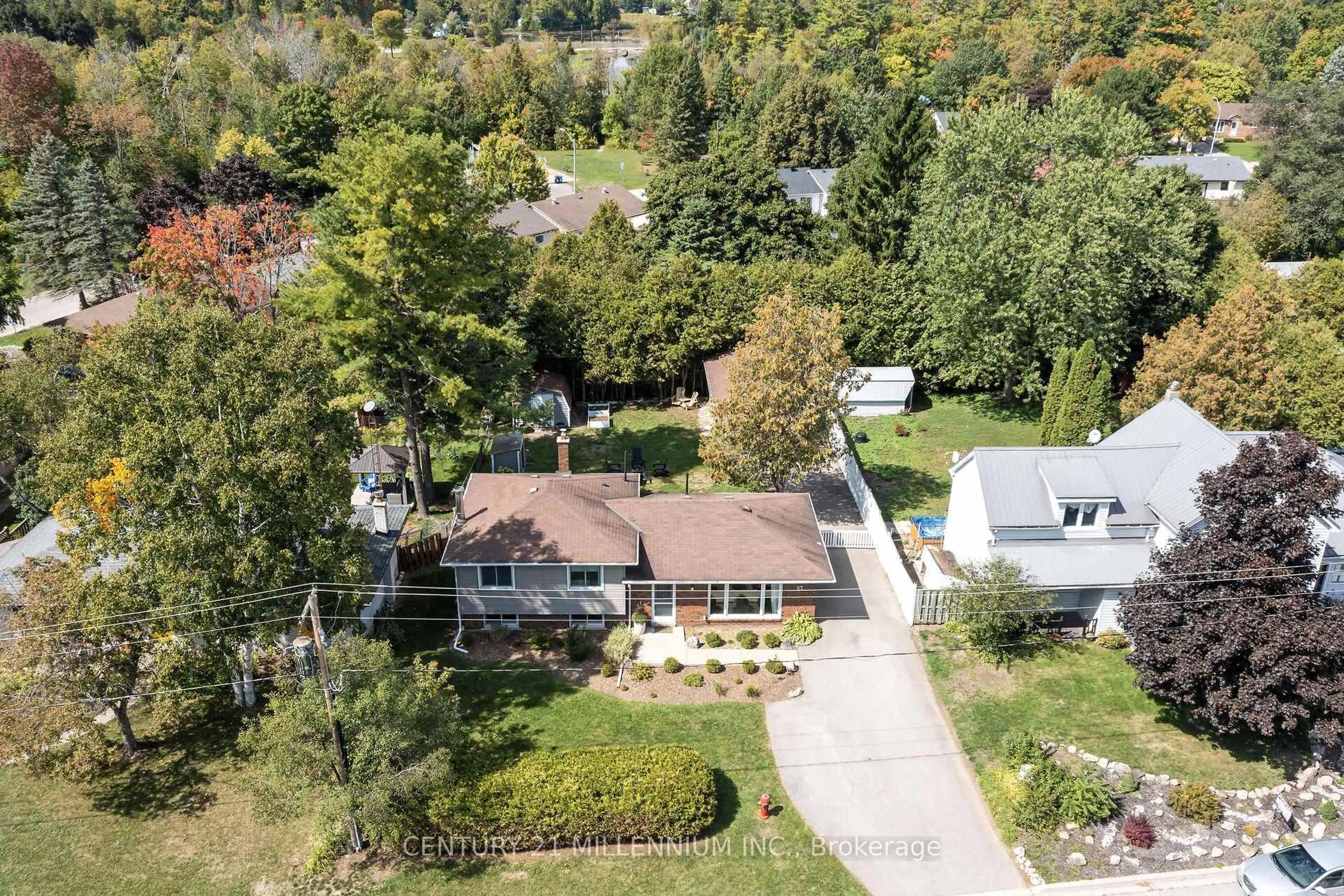 A pic from outside/outdoor area/front of a property/back of a property/a pic from drone, unknown for 27 Dundas St, Erin Ontario N0B 1T0