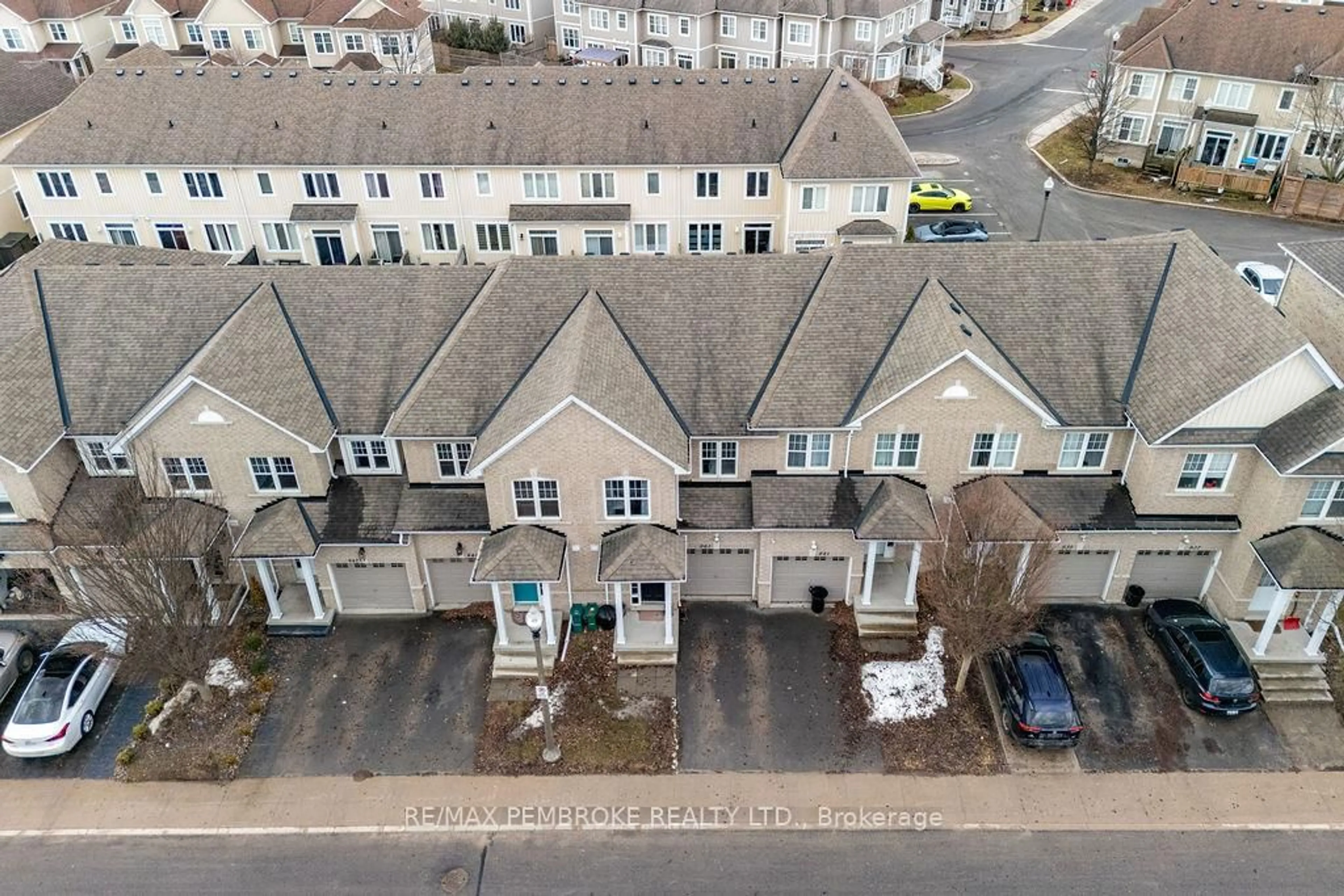 A pic from outside/outdoor area/front of a property/back of a property/a pic from drone, street for 843 Newmarket Lane, Kingston Ontario K7K 0C8