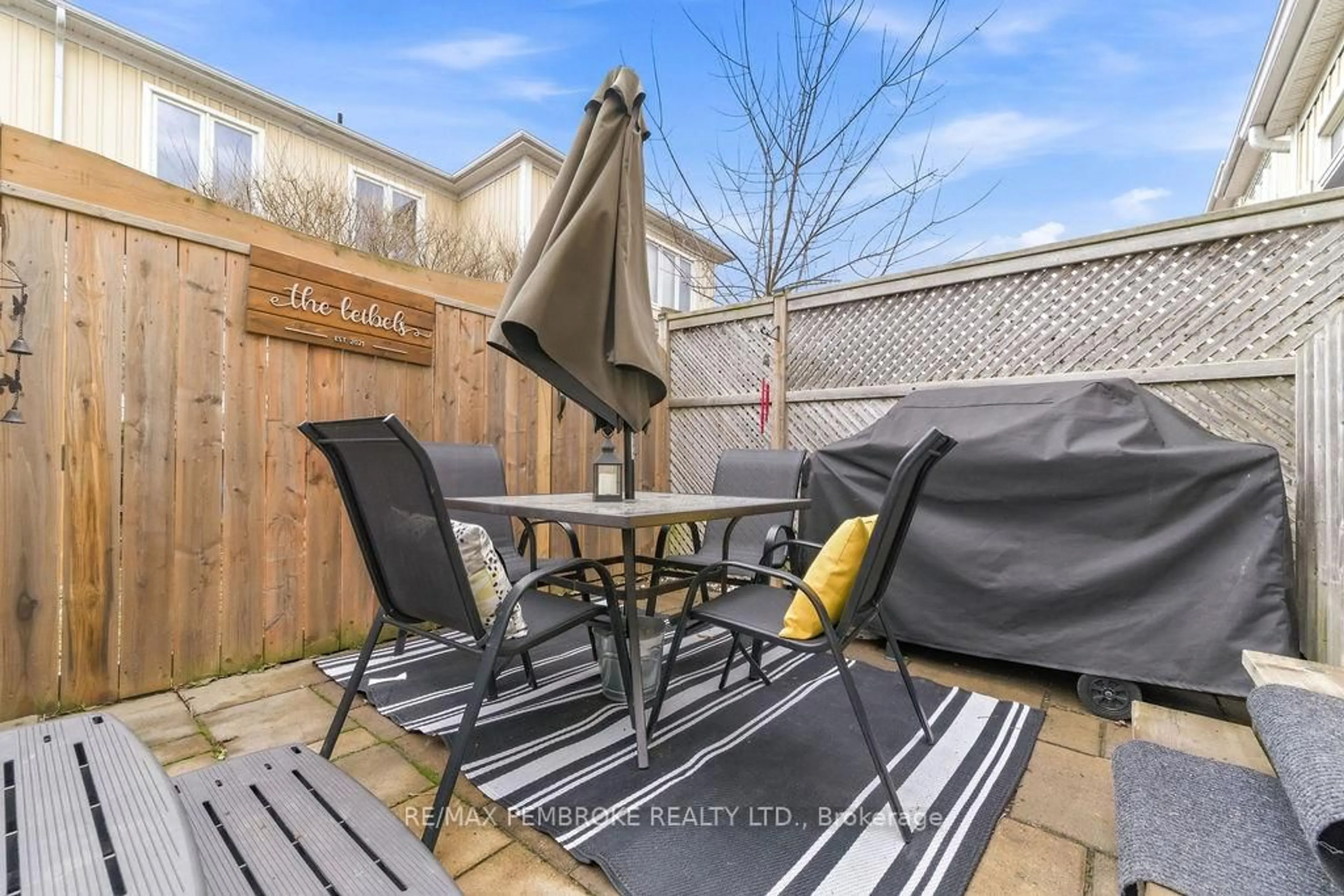 Patio, street for 843 Newmarket Lane, Kingston Ontario K7K 0C8