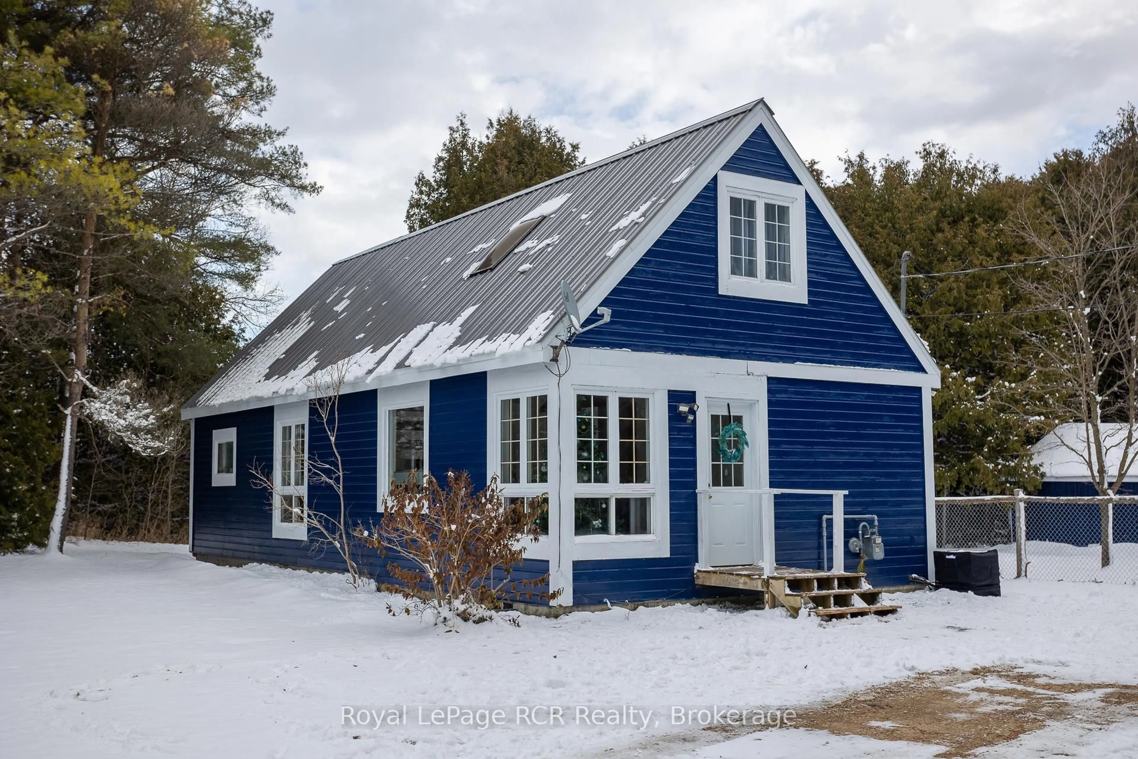 Home with vinyl exterior material, street for 121 Collingwood St, Grey Highlands Ontario N0C 1E0
