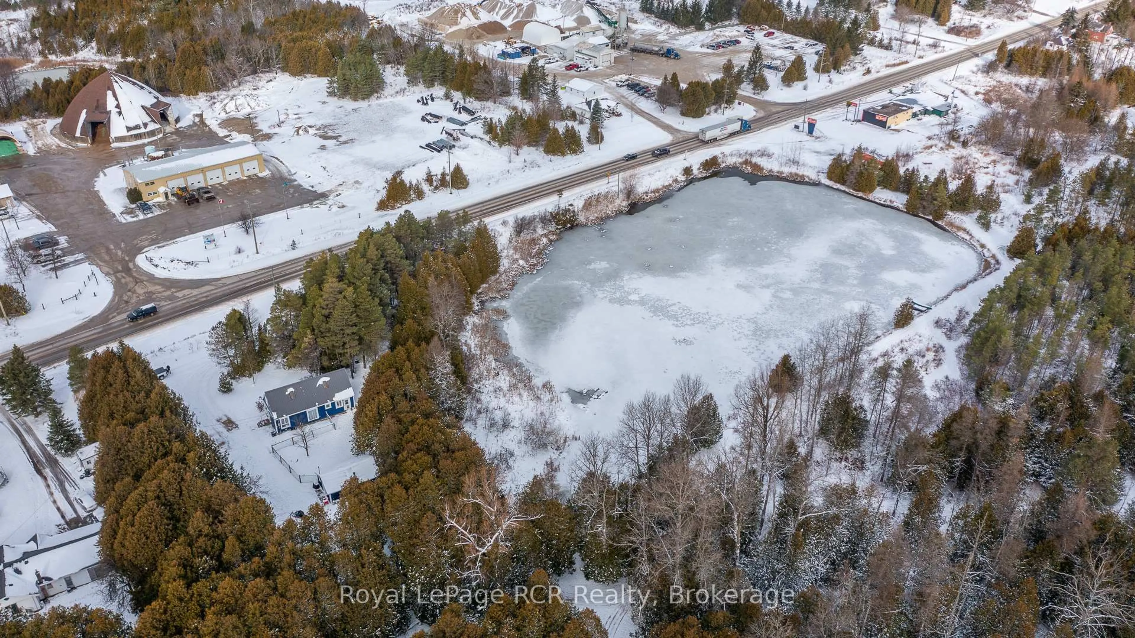 A pic from outside/outdoor area/front of a property/back of a property/a pic from drone, water/lake/river/ocean view for 121 Collingwood St, Grey Highlands Ontario N0C 1E0