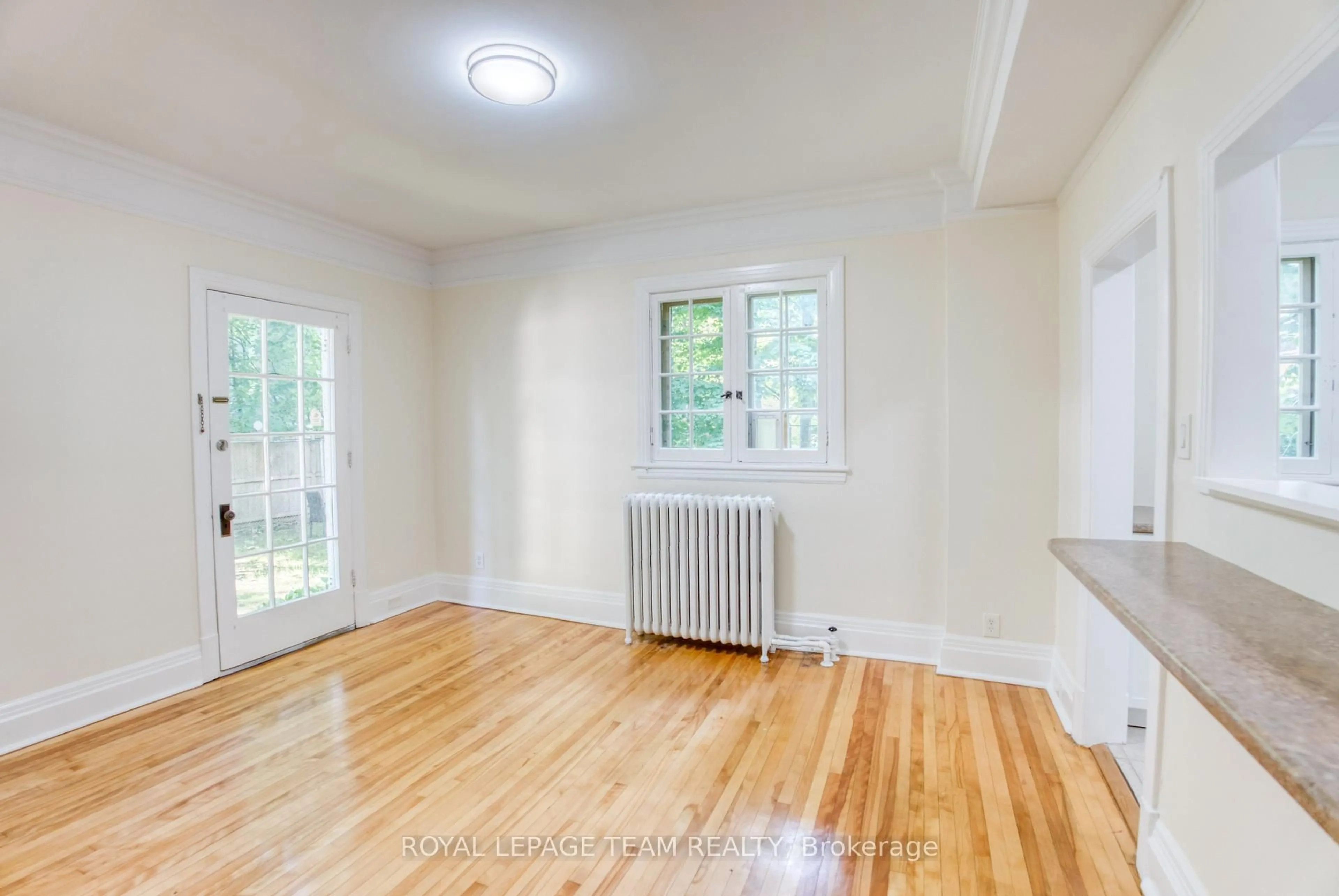 A pic of a room for 480 Oakhill Rd, Ottawa Ontario K1M 1J6