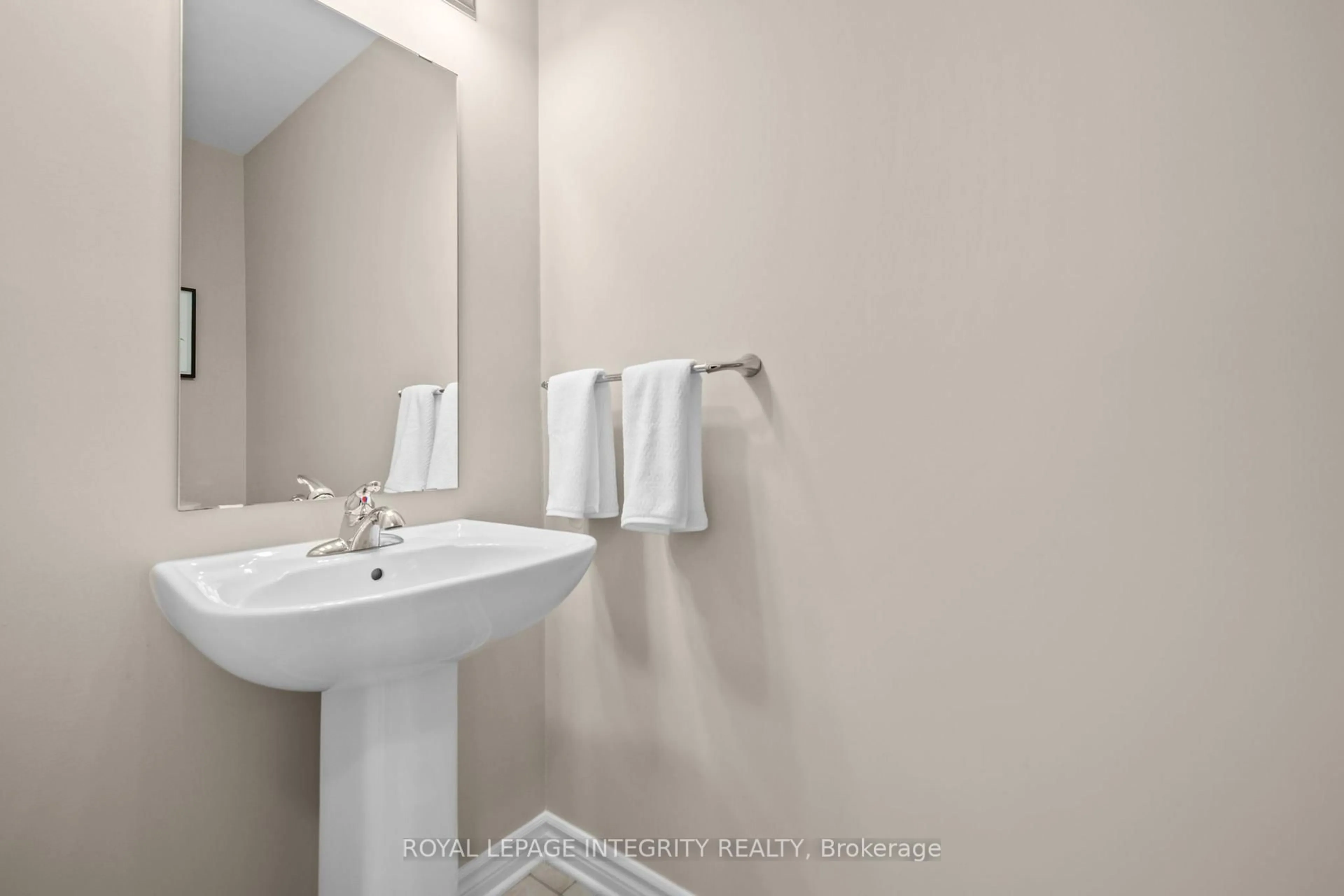 Standard bathroom, ceramic/tile floor for 696 Vivera Pl, Ottawa Ontario K2S 2N1