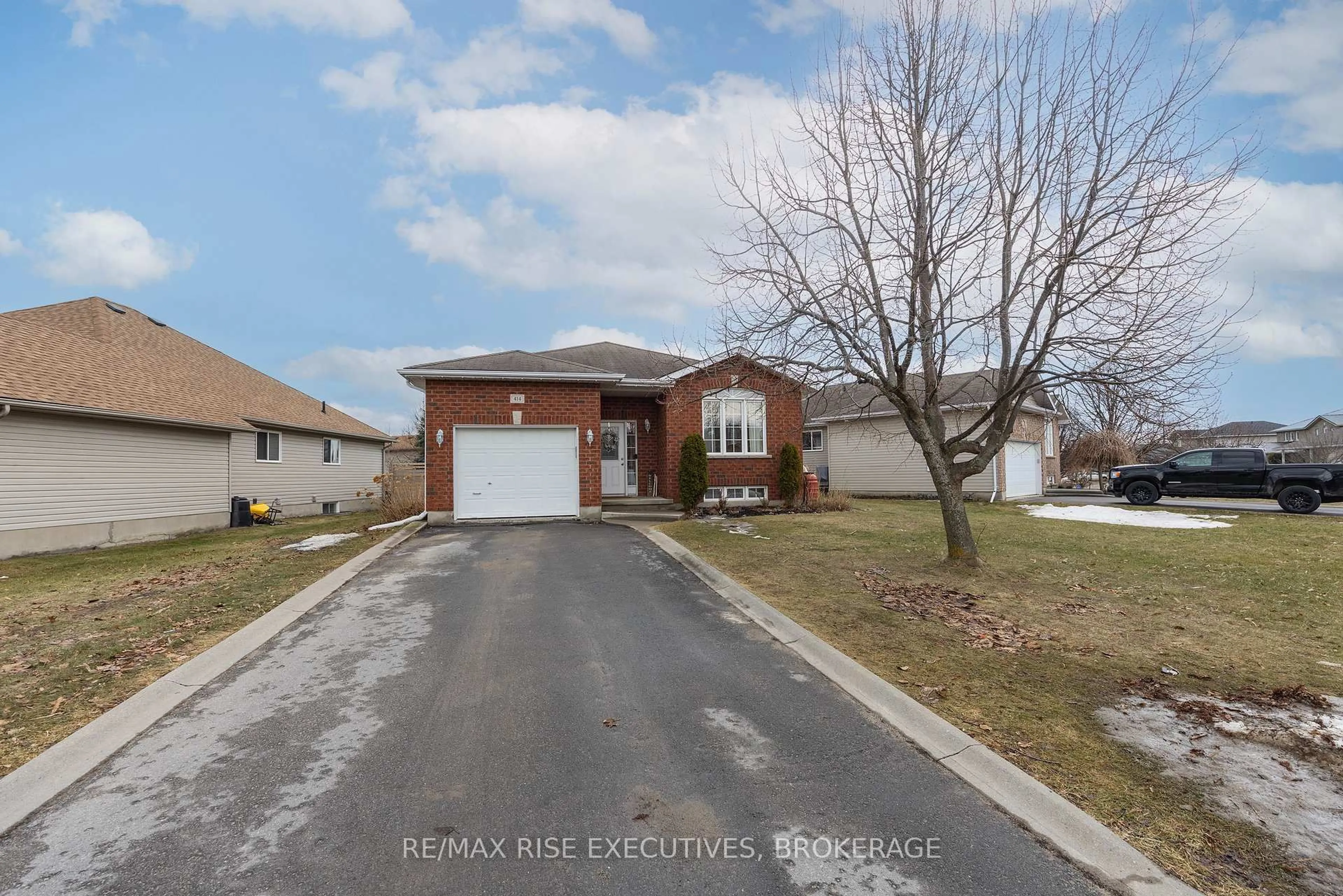 Unknown for 414 Abbot St, Kingston Ontario K7P 3J4