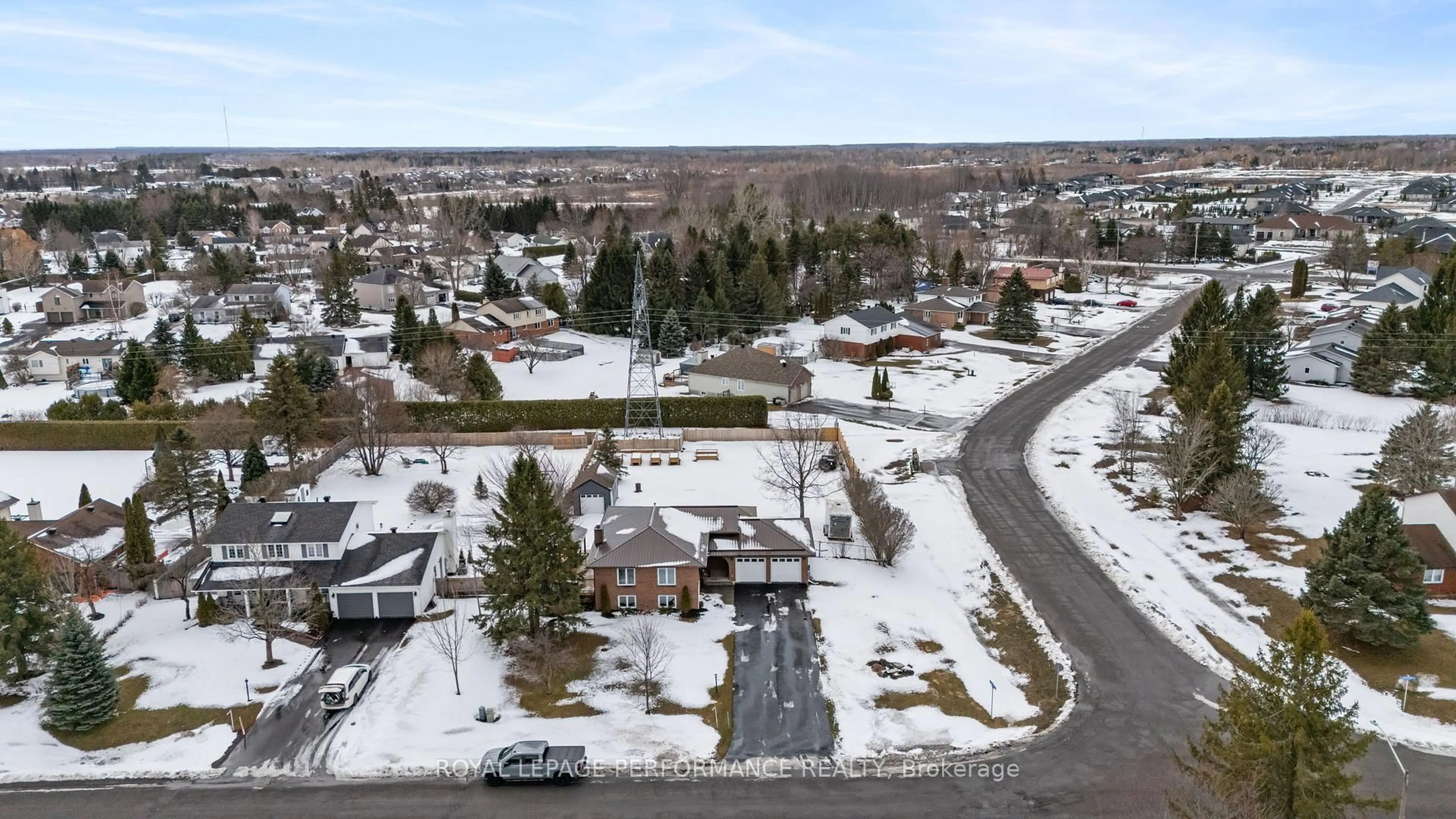 A pic from outside/outdoor area/front of a property/back of a property/a pic from drone, street for 7028 Shadow Ridge Dr, Ottawa Ontario K4P 1B7