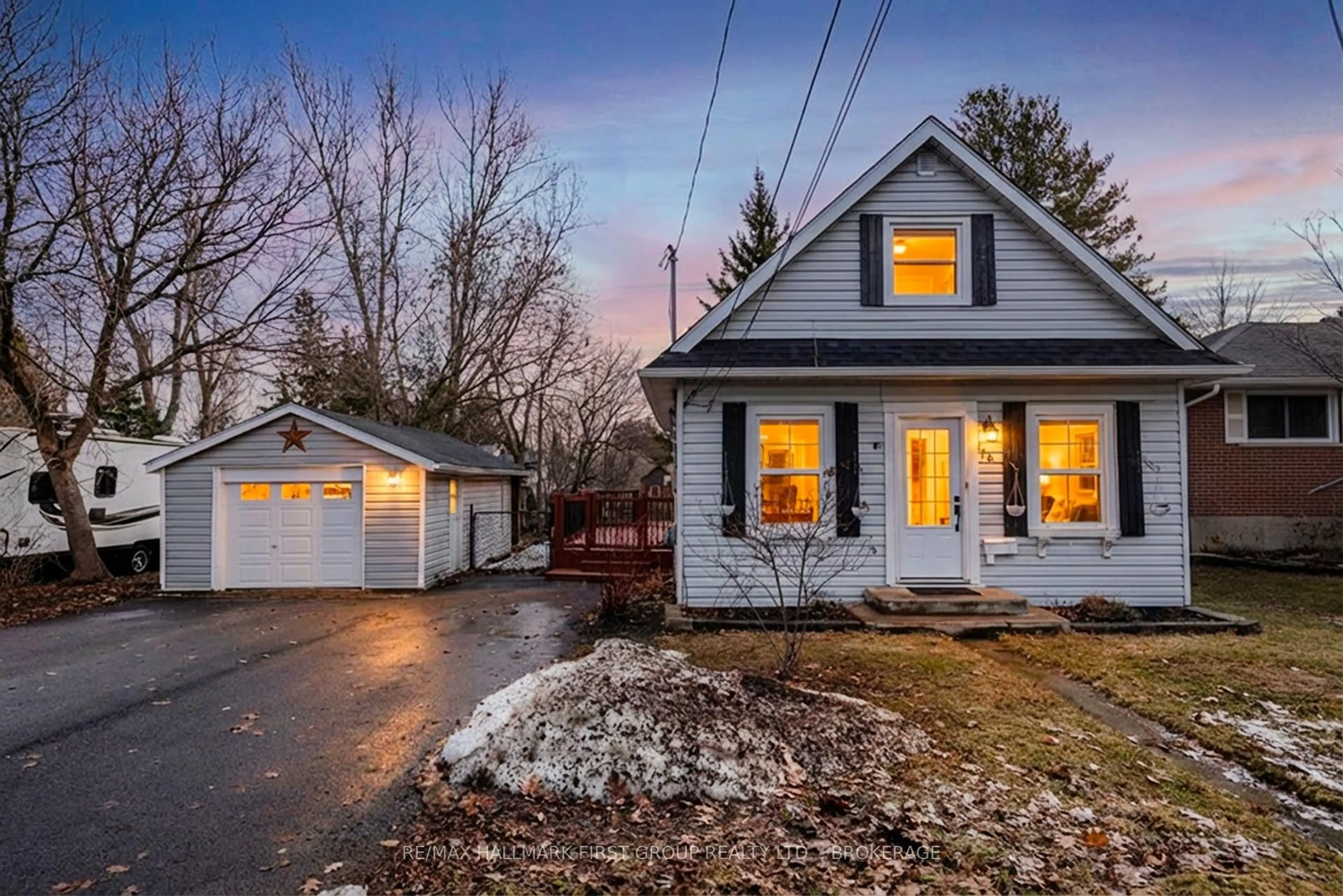 Home with vinyl exterior material, street for 125 Birch St, Gananoque Ontario K7G 2T5