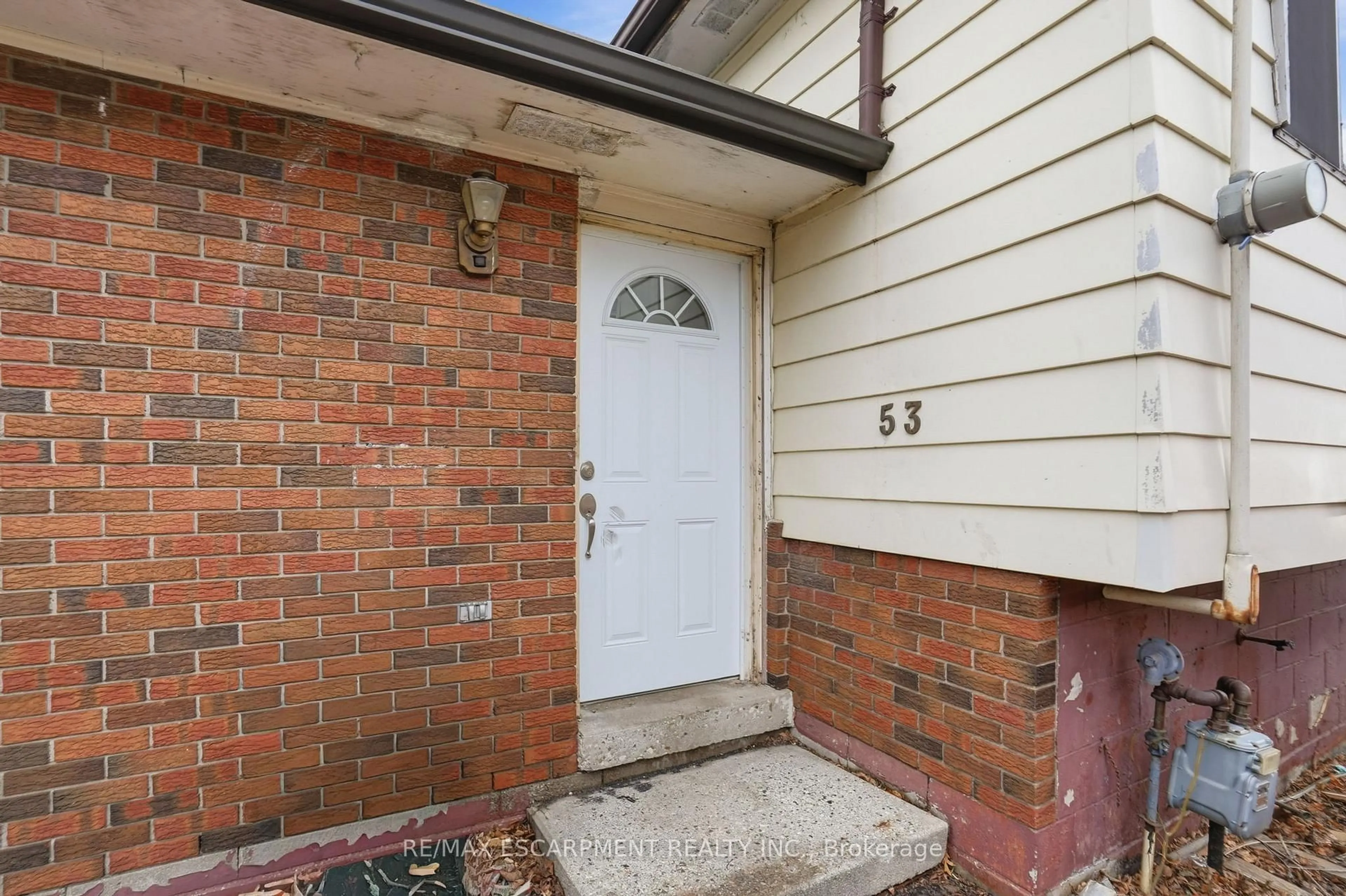 Indoor entryway for 53 Sherry Lane Dr, Hamilton Ontario L8K 5R1