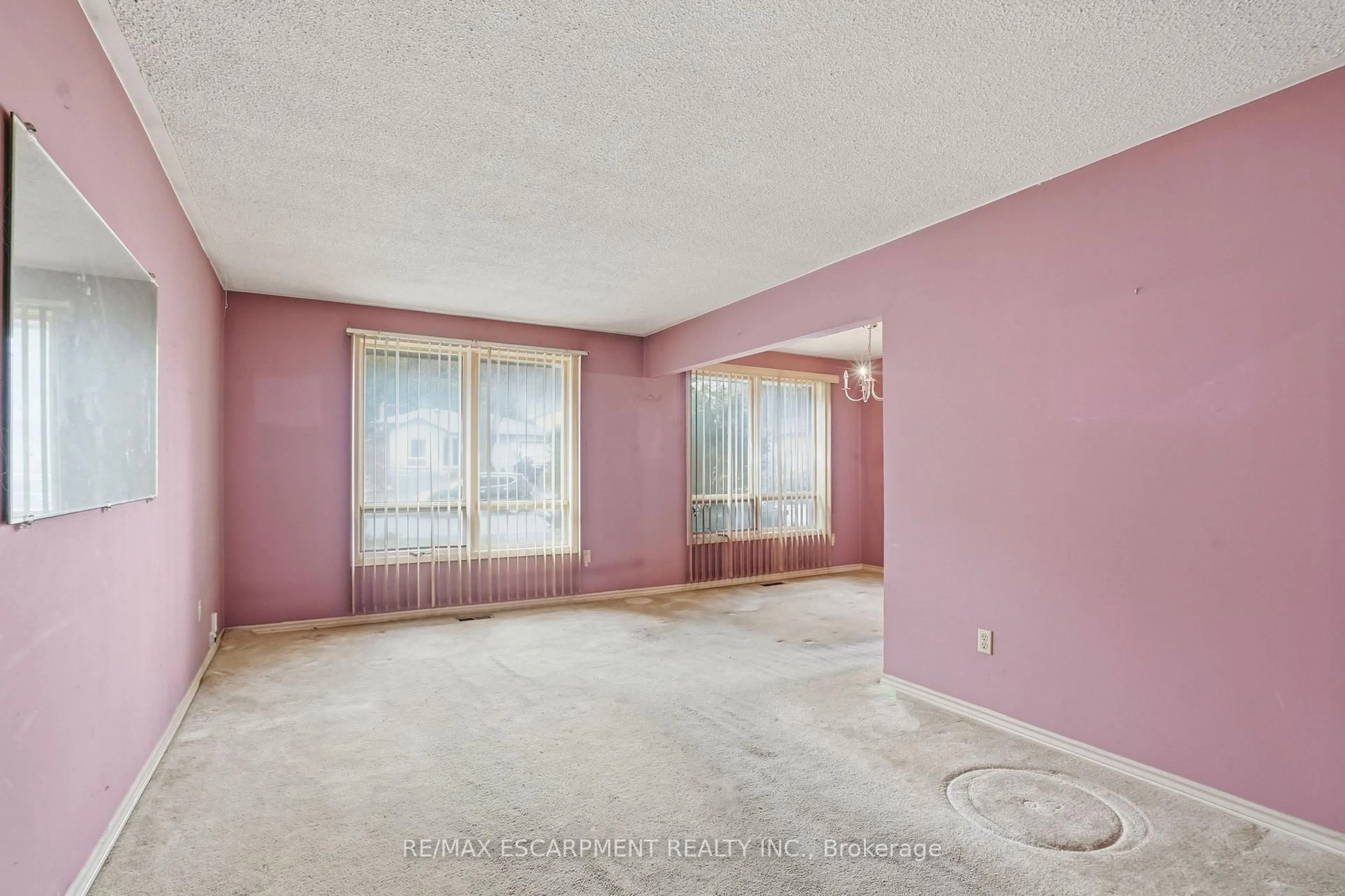 A pic of a room for 53 Sherry Lane Dr, Hamilton Ontario L8K 5R1