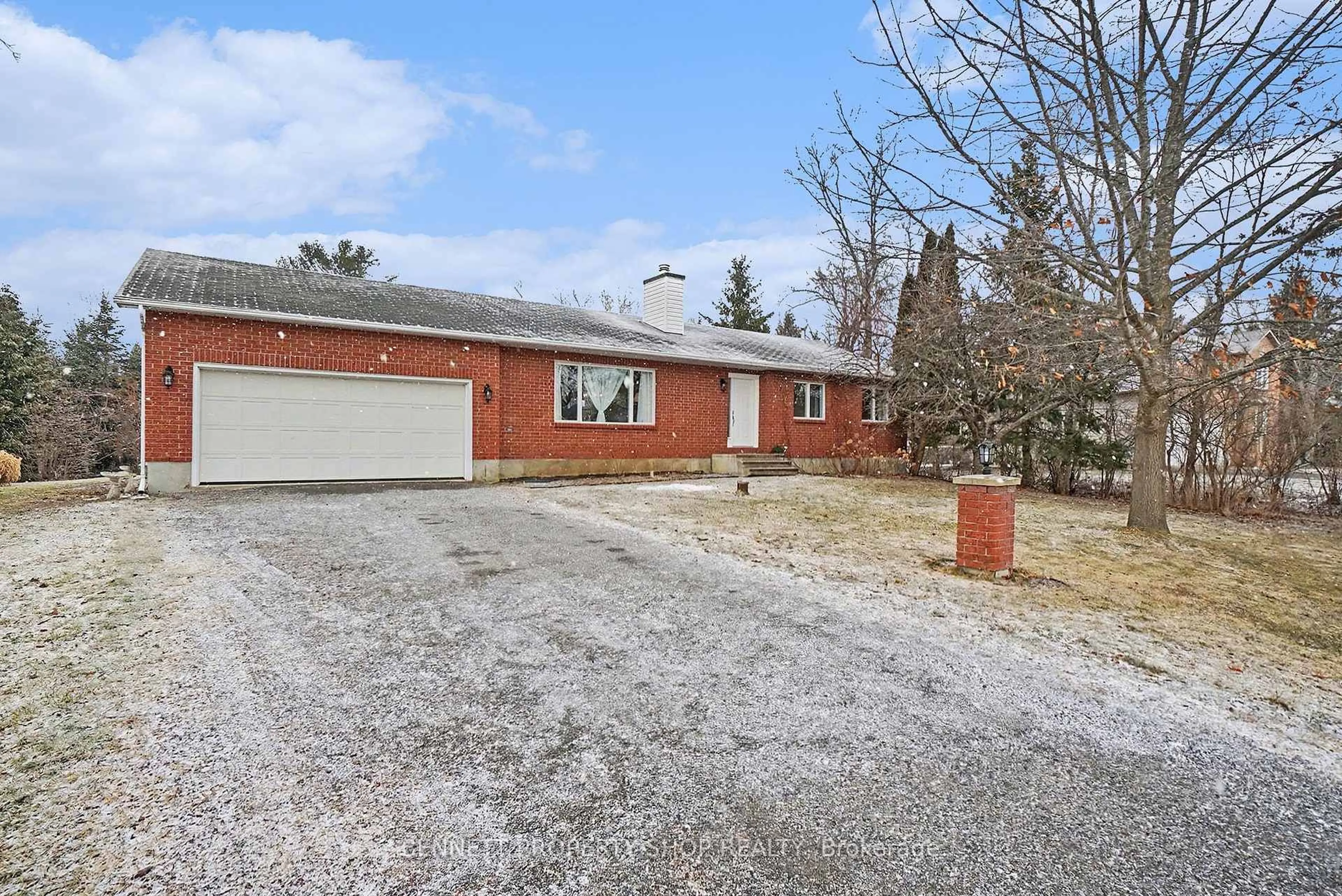 A pic from outside/outdoor area/front of a property/back of a property/a pic from drone, street for 1262 Rousseau Cres, Ottawa Ontario K4P 1B3