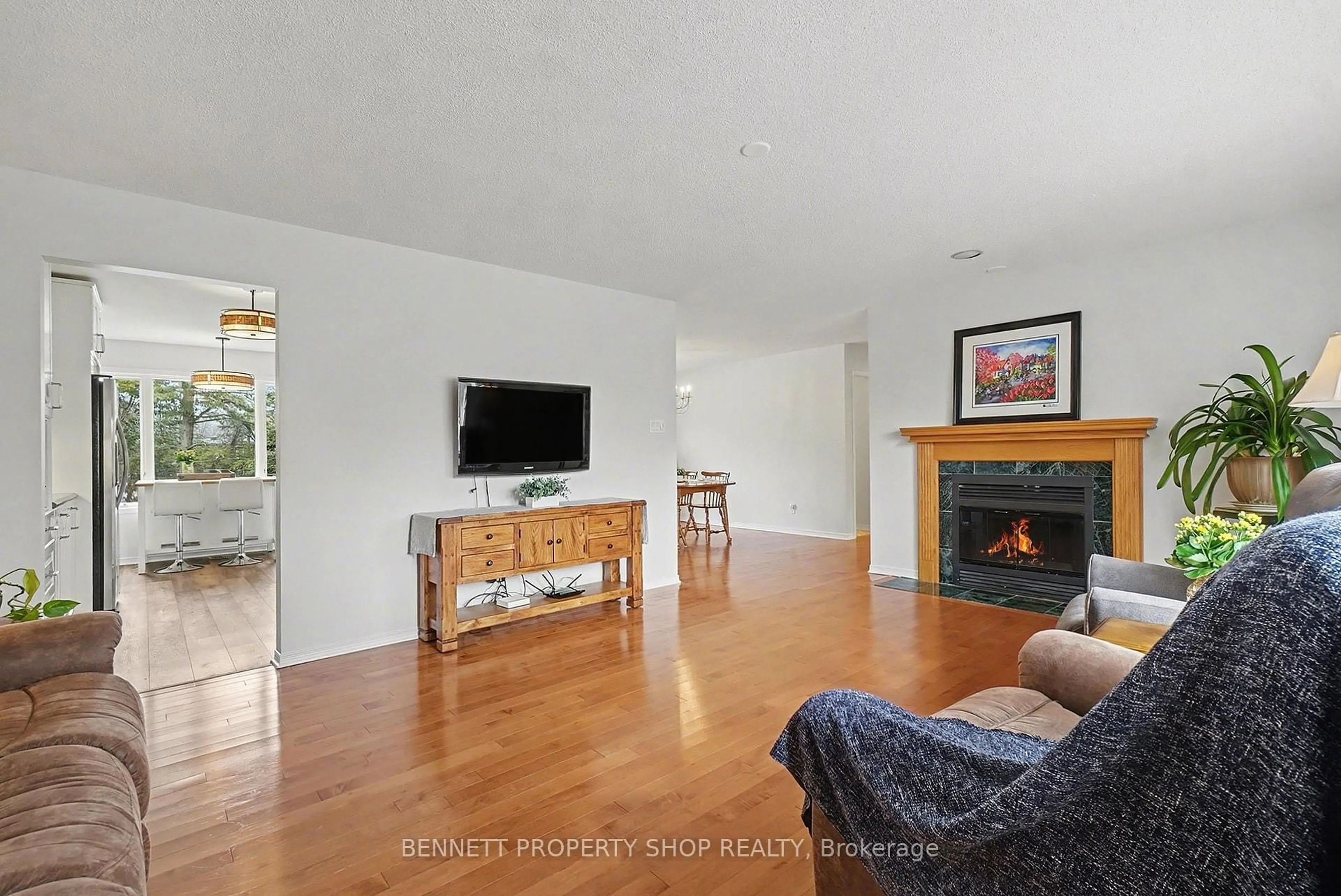 Living room with furniture, unknown for 1262 Rousseau Cres, Ottawa Ontario K4P 1B3