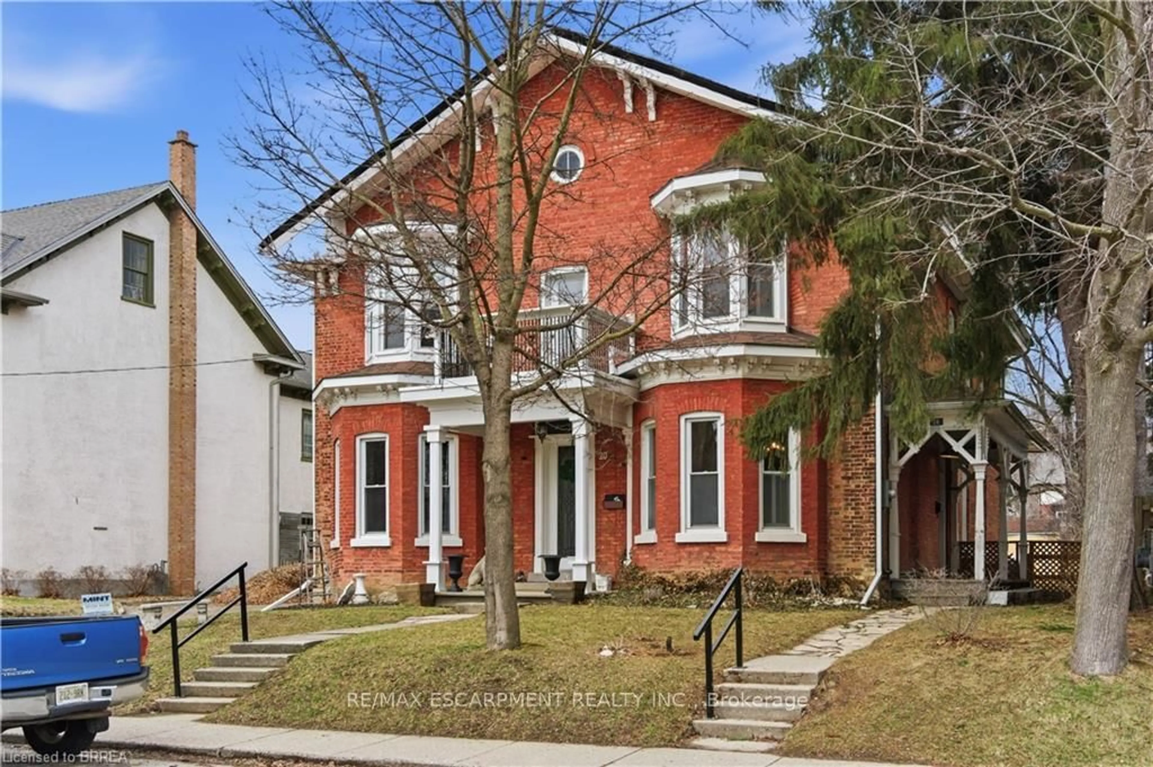 Unknown for 18 Charlotte St, Brant Ontario N3L 1N1