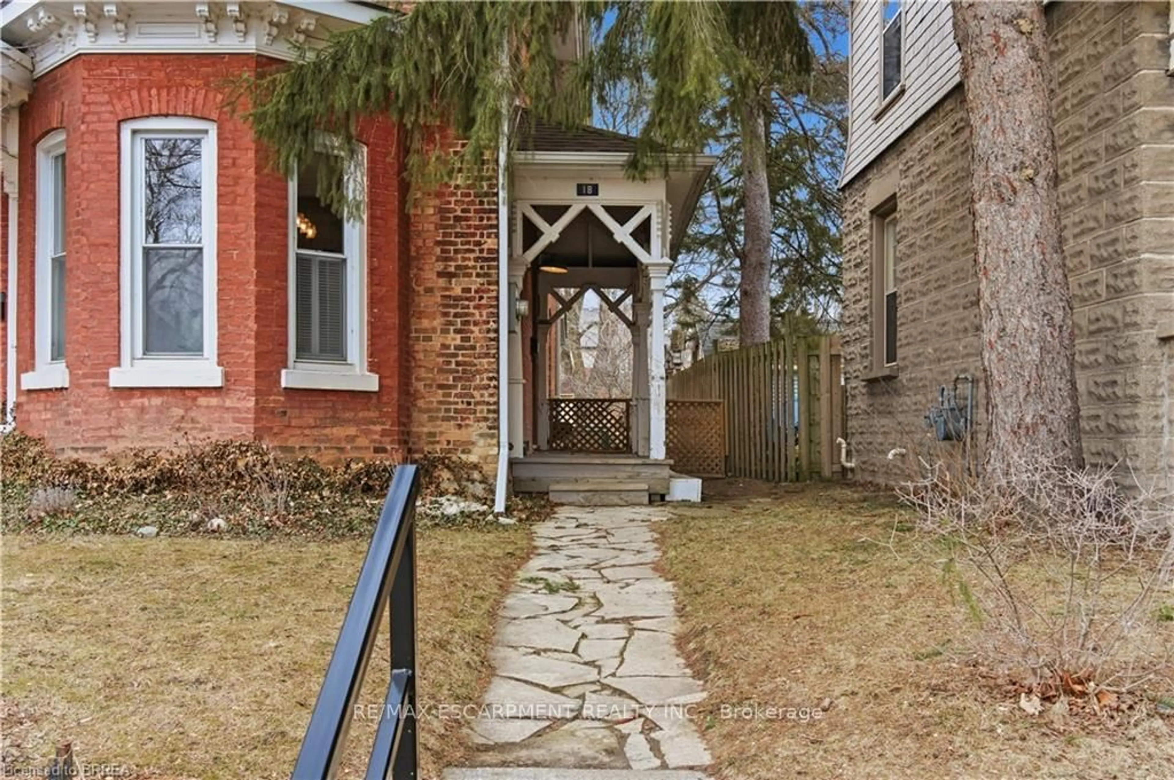 Unknown for 18 Charlotte St, Brant Ontario N3L 1N1