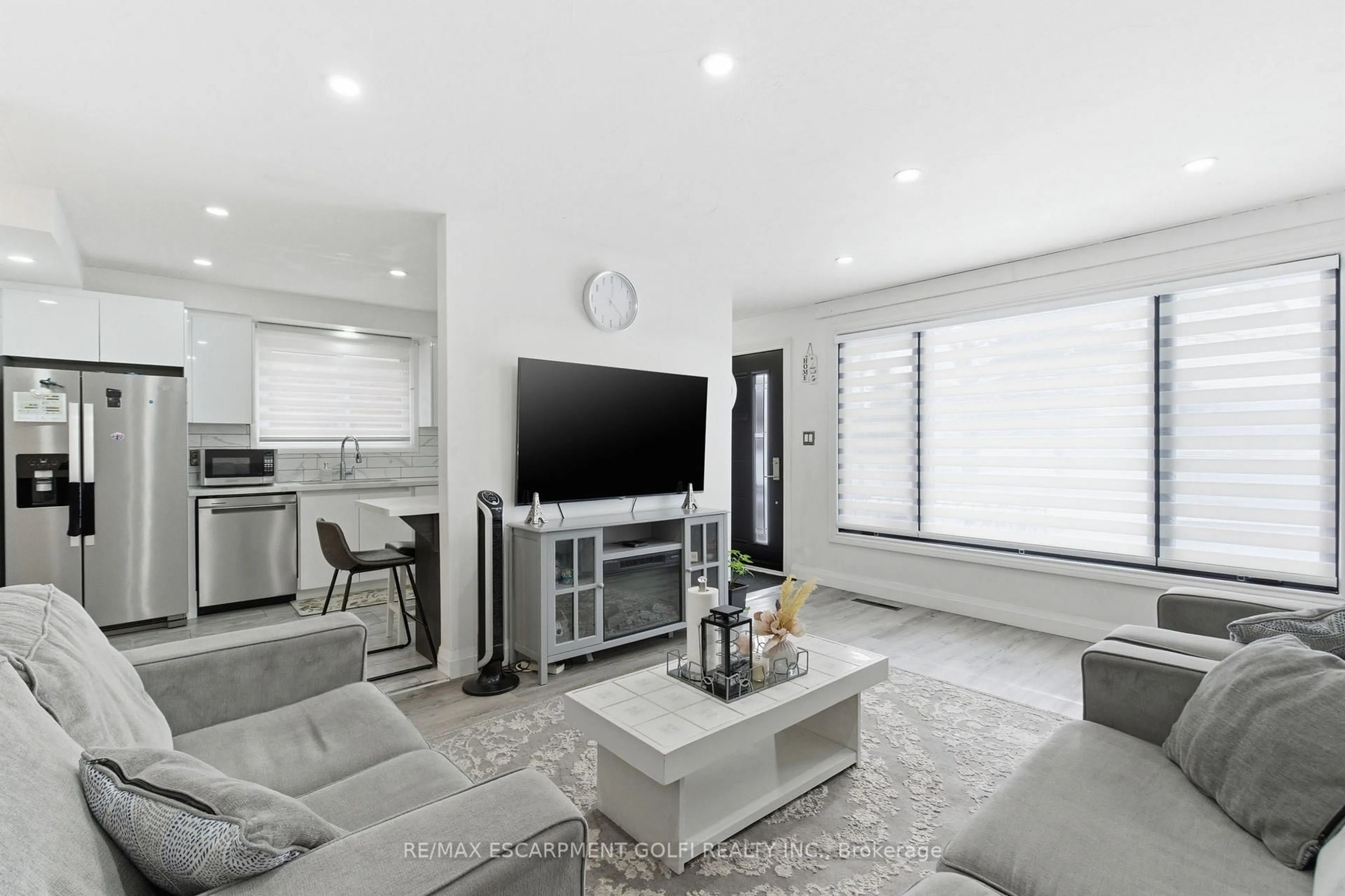 Living room with furniture, unknown for 18 Ferrie St, Hamilton Ontario L8L 1C5