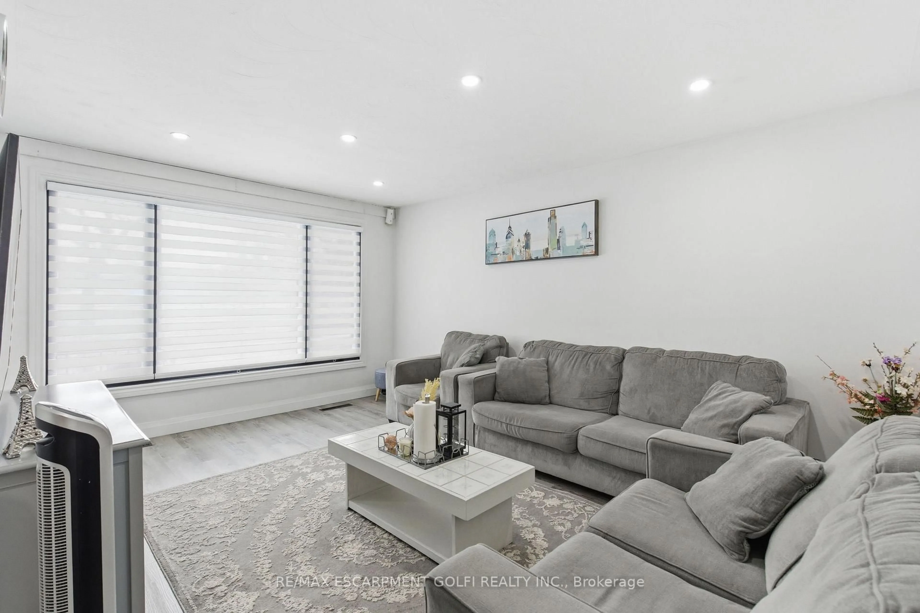 Living room with furniture, unknown for 18 Ferrie St, Hamilton Ontario L8L 1C5