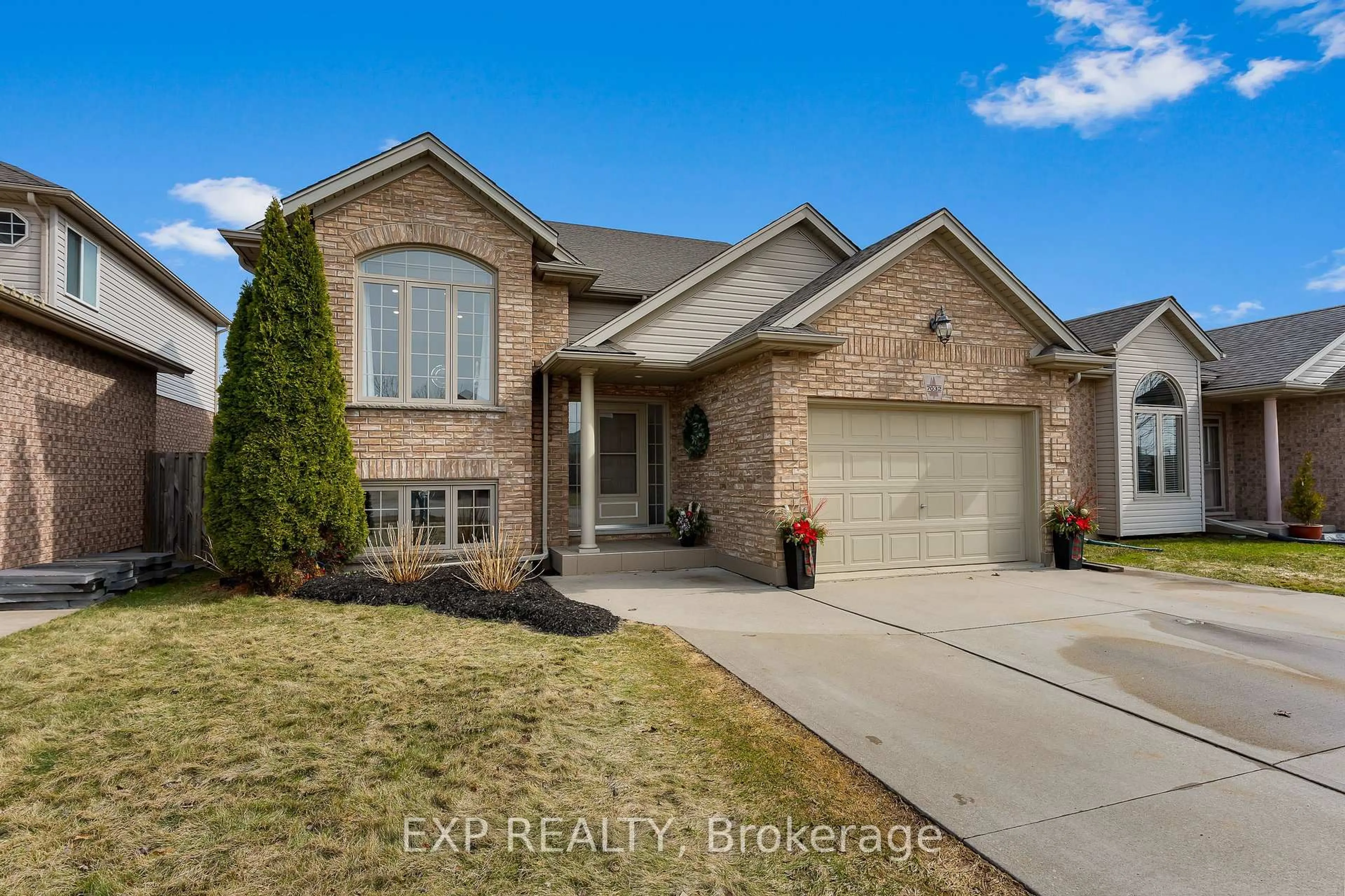 Home with brick exterior material, street for 7032 Kelly Dr, Niagara Falls Ontario L2H 3J9