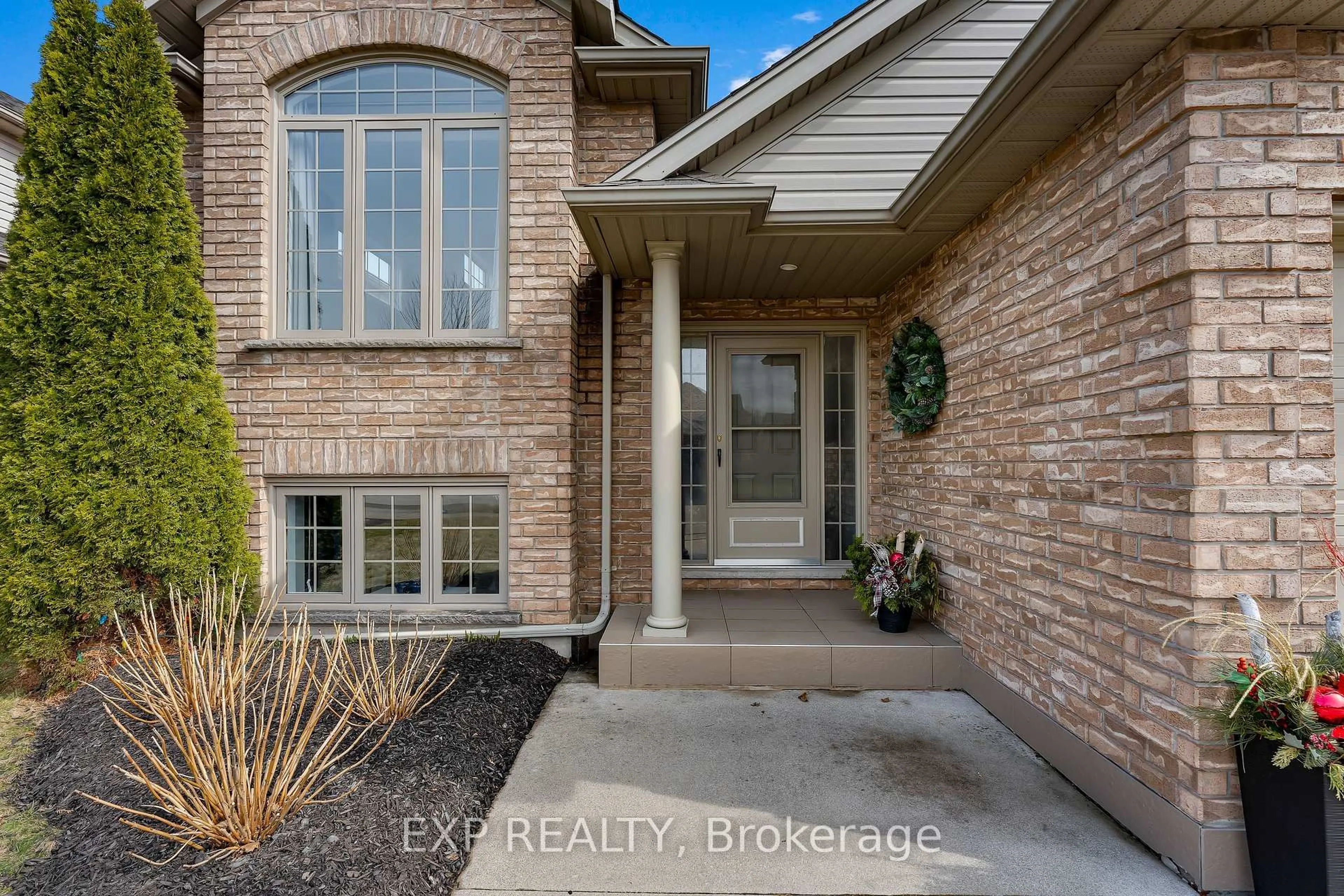 Home with brick exterior material, street for 7032 Kelly Dr, Niagara Falls Ontario L2H 3J9