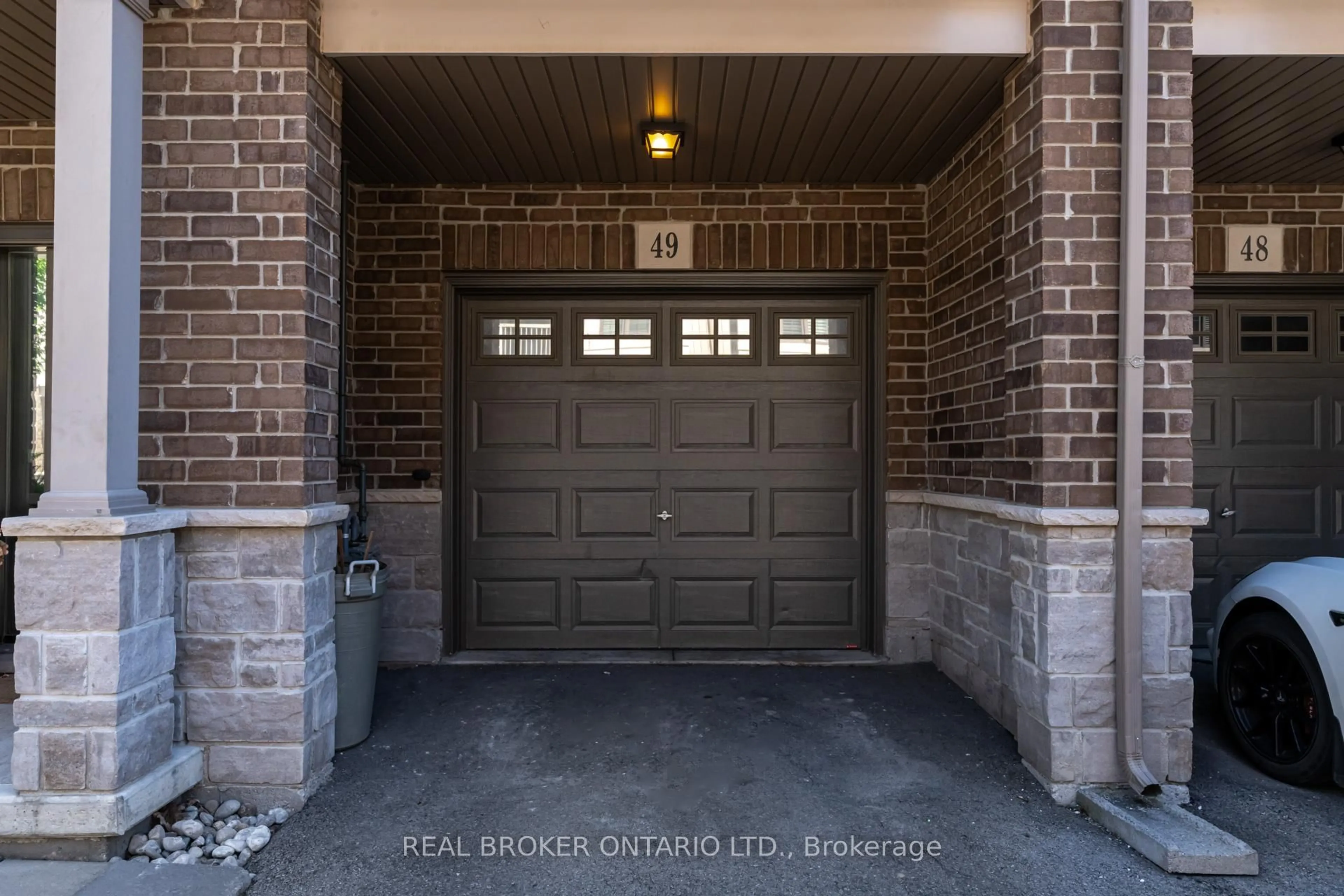 Indoor entryway for 377 Glancaster Rd #49, Hamilton Ontario L9G 0G4