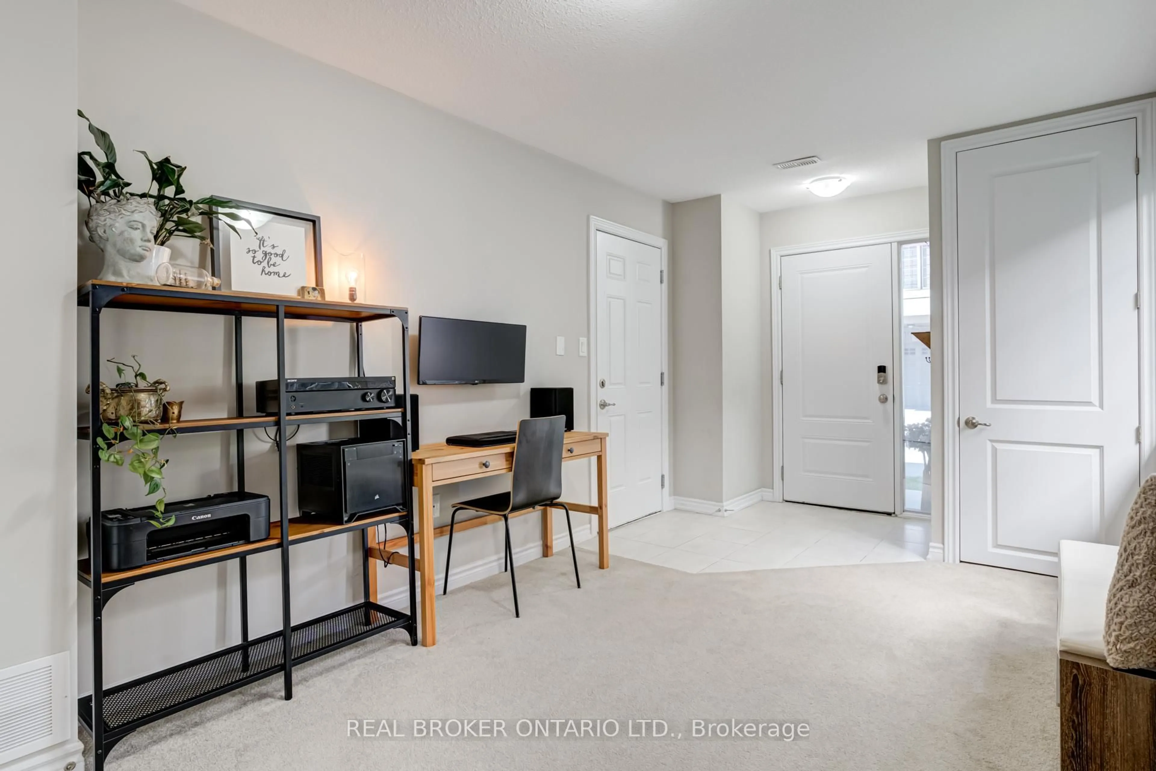 Indoor entryway for 377 Glancaster Rd #49, Hamilton Ontario L9G 0G4