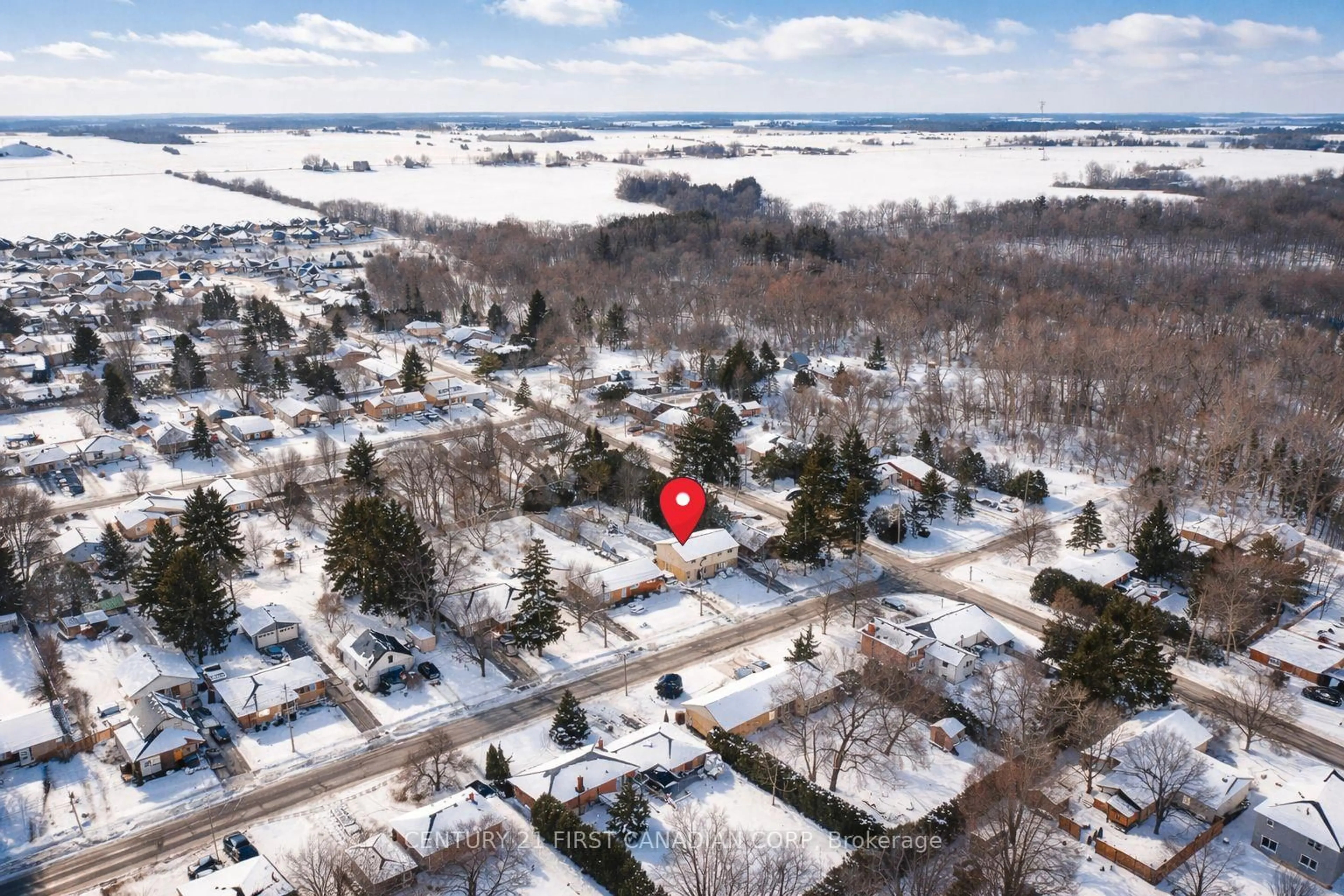 A pic from outside/outdoor area/front of a property/back of a property/a pic from drone, unknown for 234 Union St, Central Elgin Ontario N0L 1B0