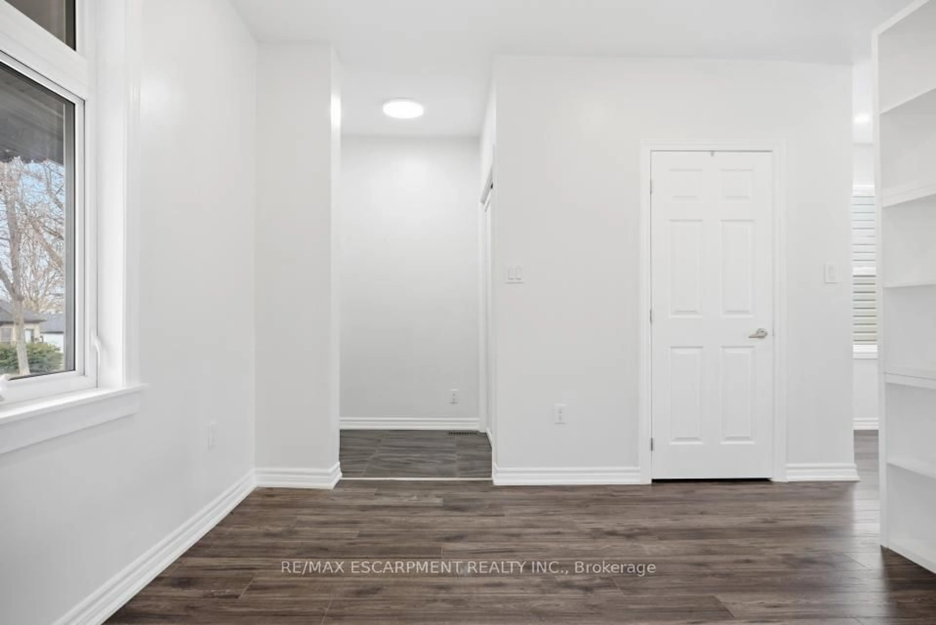 Indoor entryway for 42 Palace St, London East Ontario N6B 3A7
