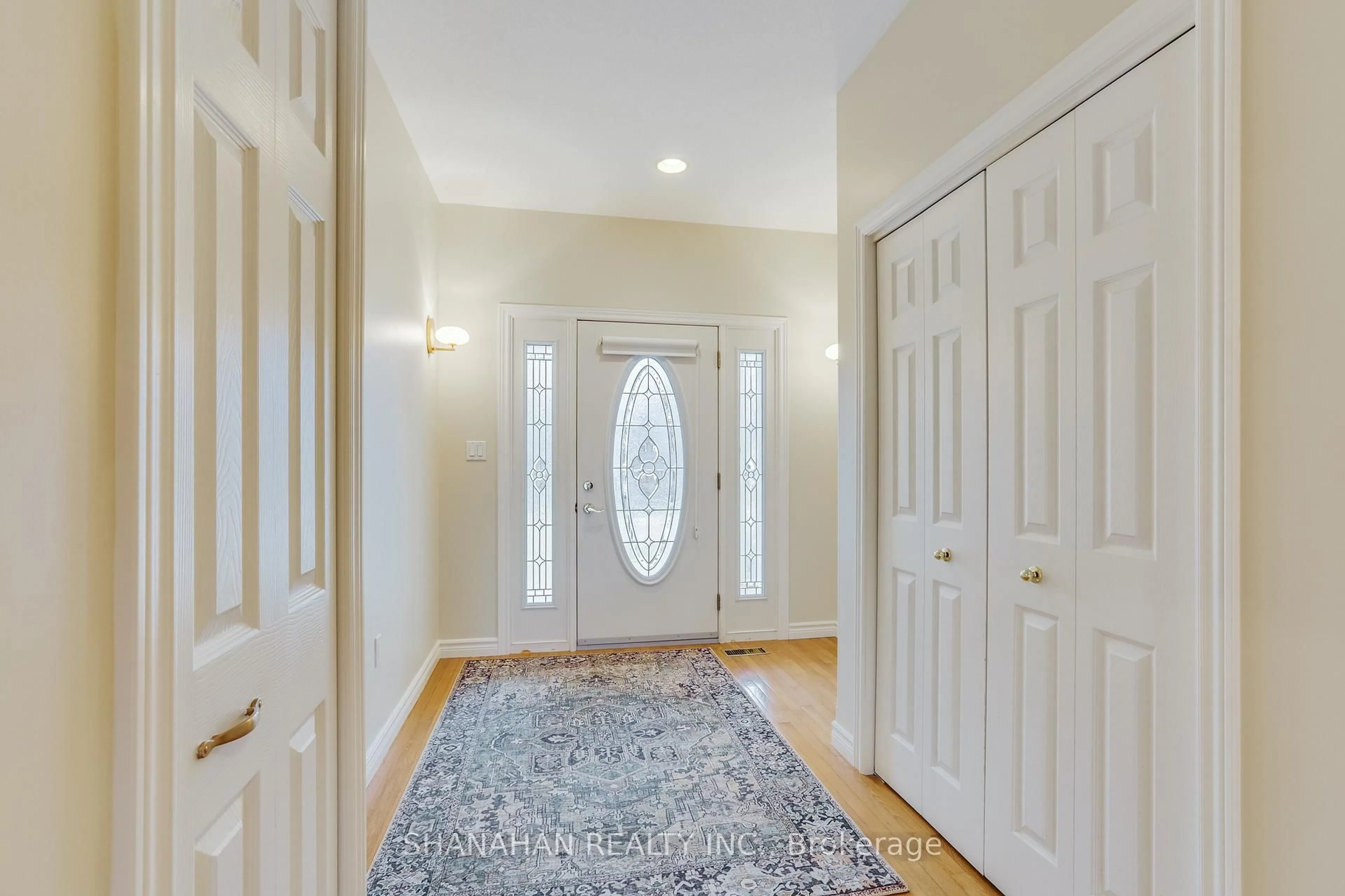 Indoor entryway for 41 Sunset Ave, Warwick Ontario N0M 2S0