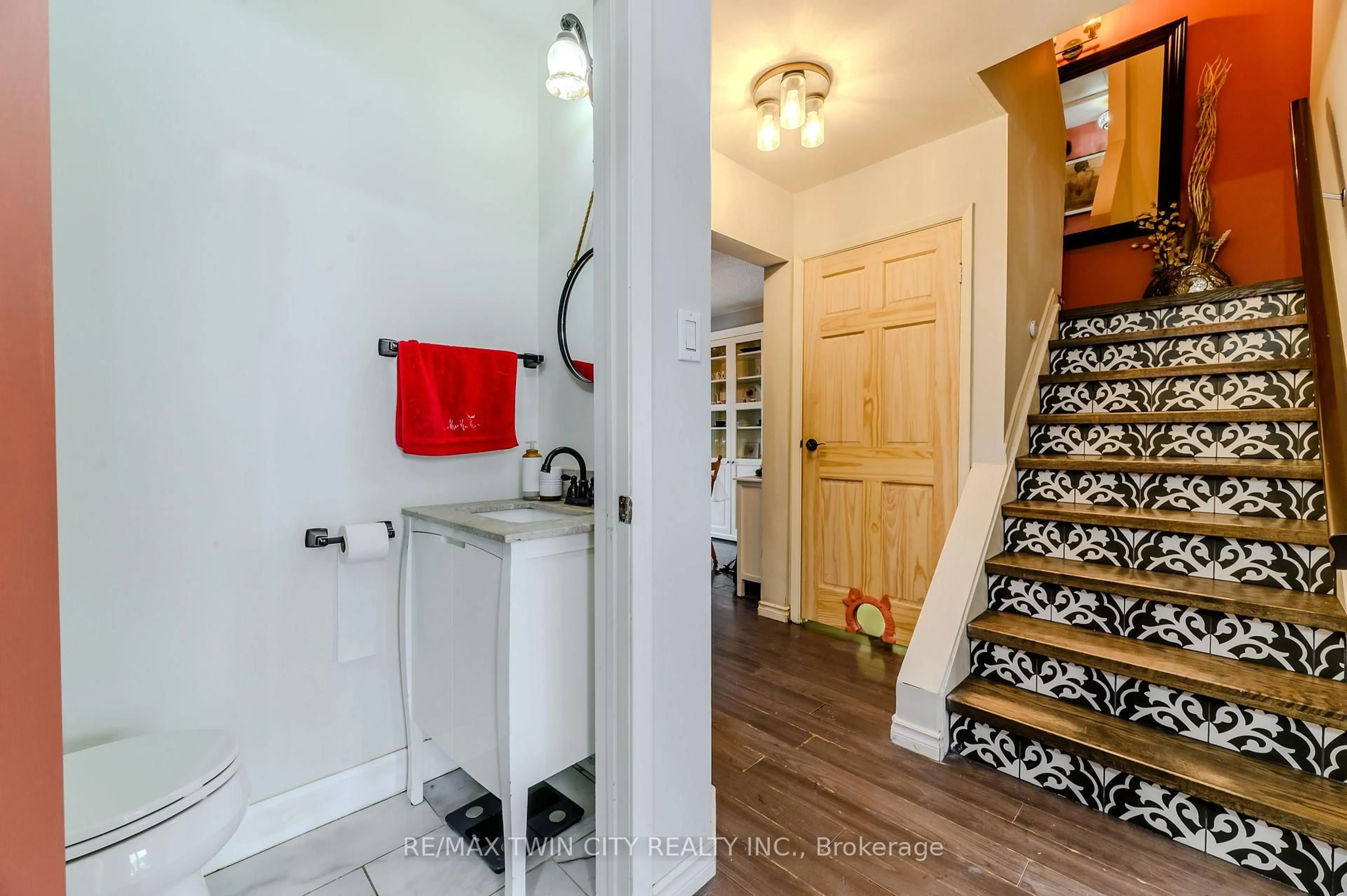 Indoor entryway for 12 White Owl Cres, Brantford Ontario N3P 1A2