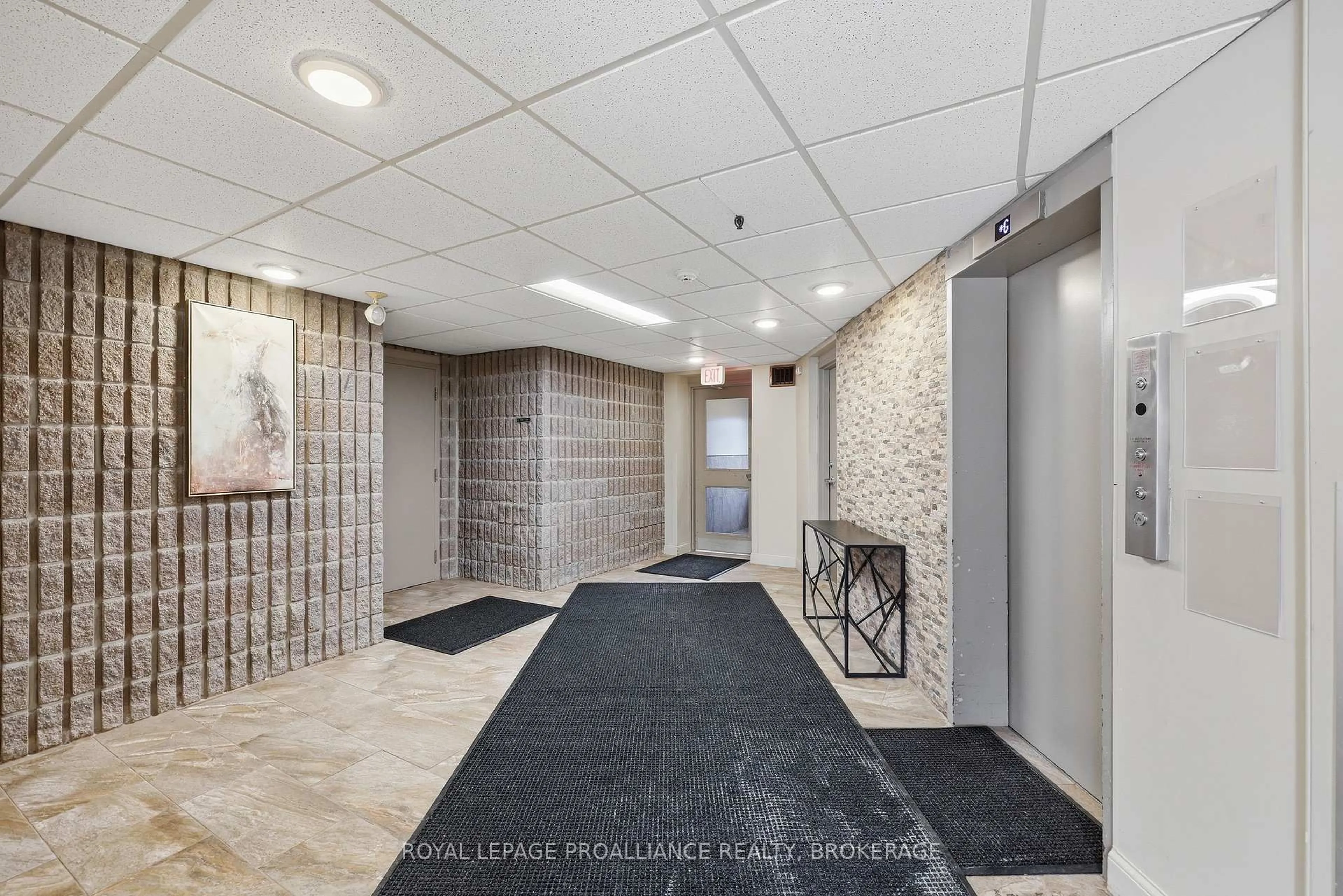 Indoor foyer for 17 Eldon Hall Pl #215, Kingston Ontario K7M 7H5